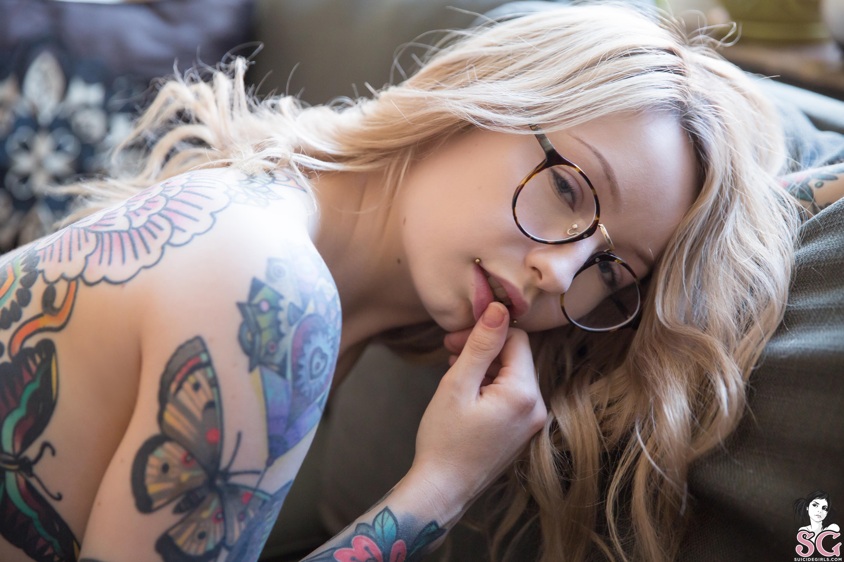 Blonde tattoo glasses