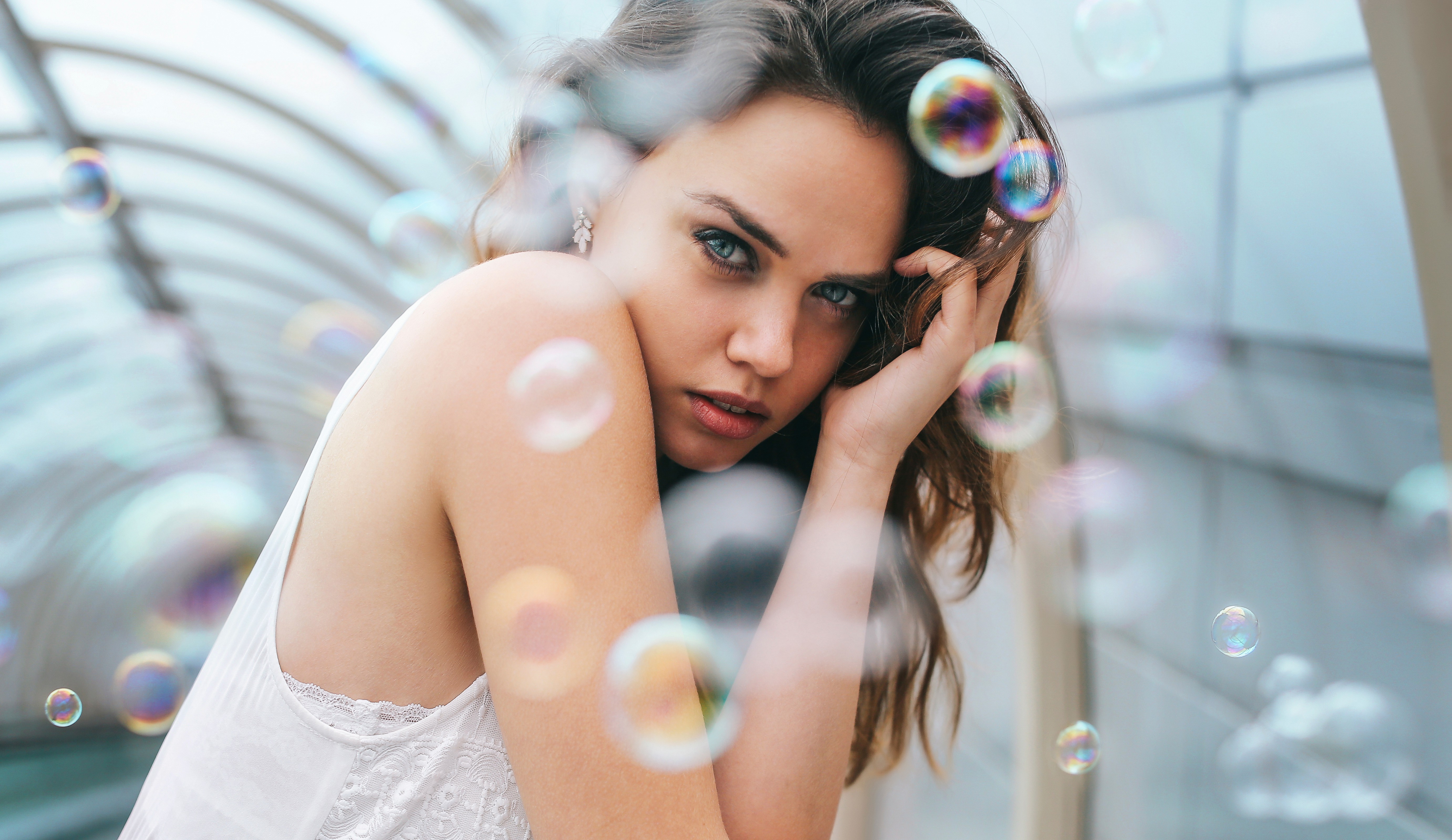 People 5529x3198 depth of field photography brunette women looking at viewer blue eyes bubbles David Olkarny 500px model red lipstick