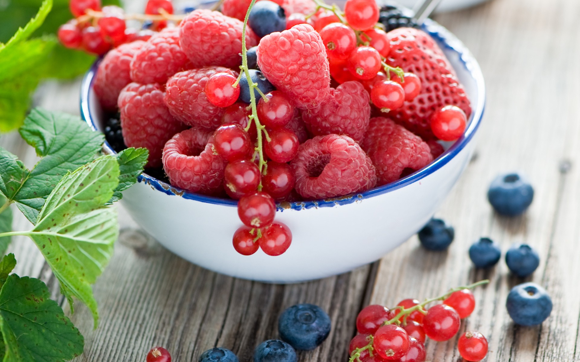 General 1920x1200 food lunch colorful fruit blueberries bowls berries closeup raspberries wooden surface