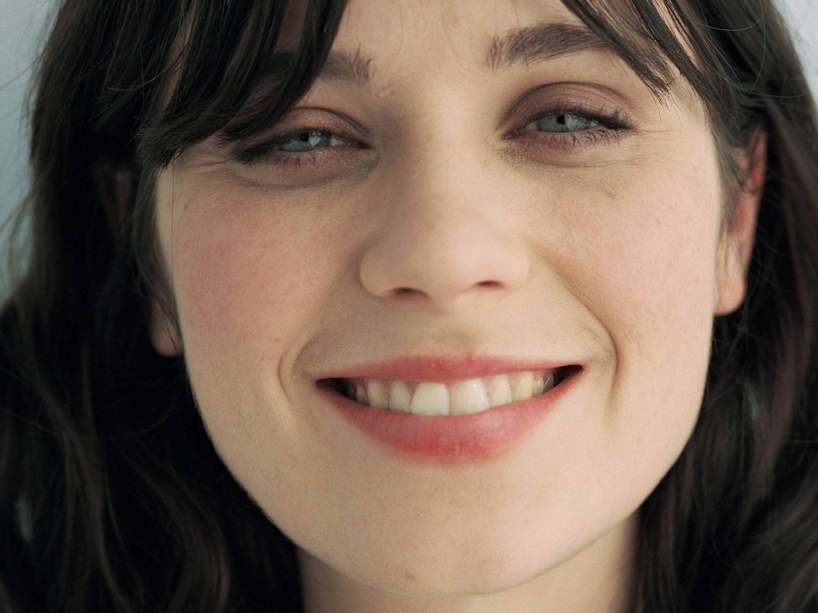 People 1600x1200 Zooey Deschanel face eyes smiling celebrity actress closeup parted lips looking at viewer women