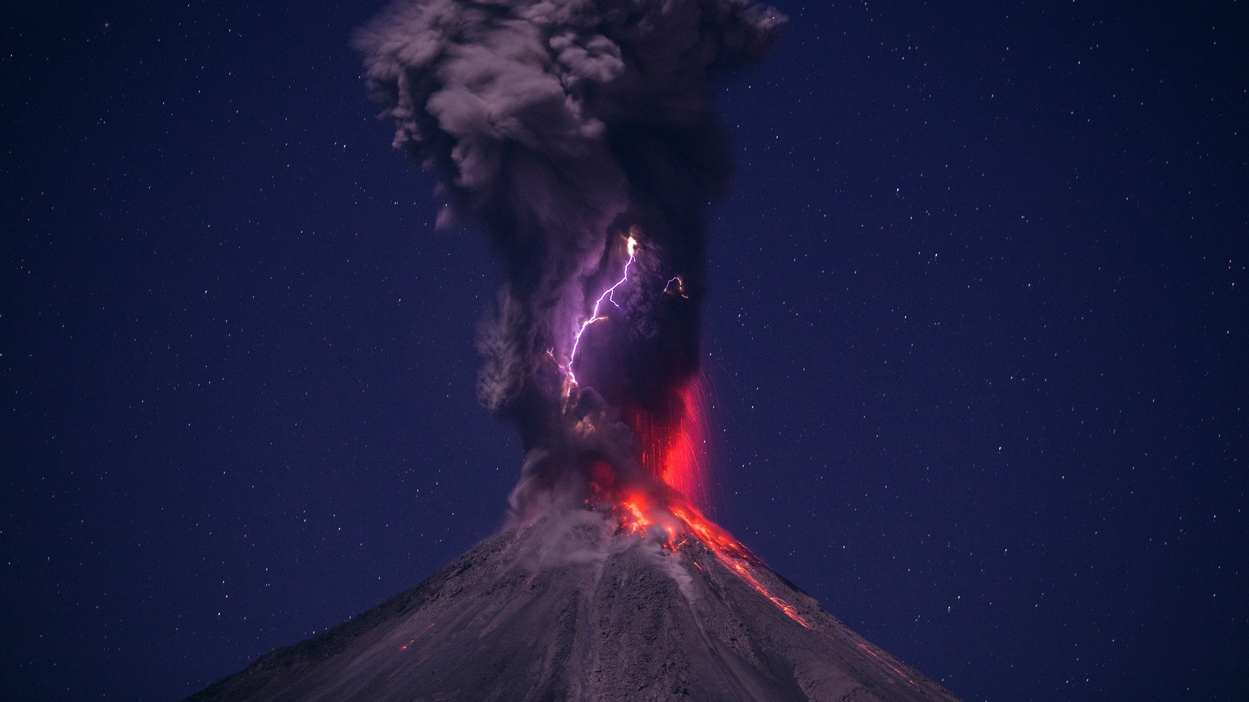 General 2560x1440 volcano eruption lava stars nature lightning night