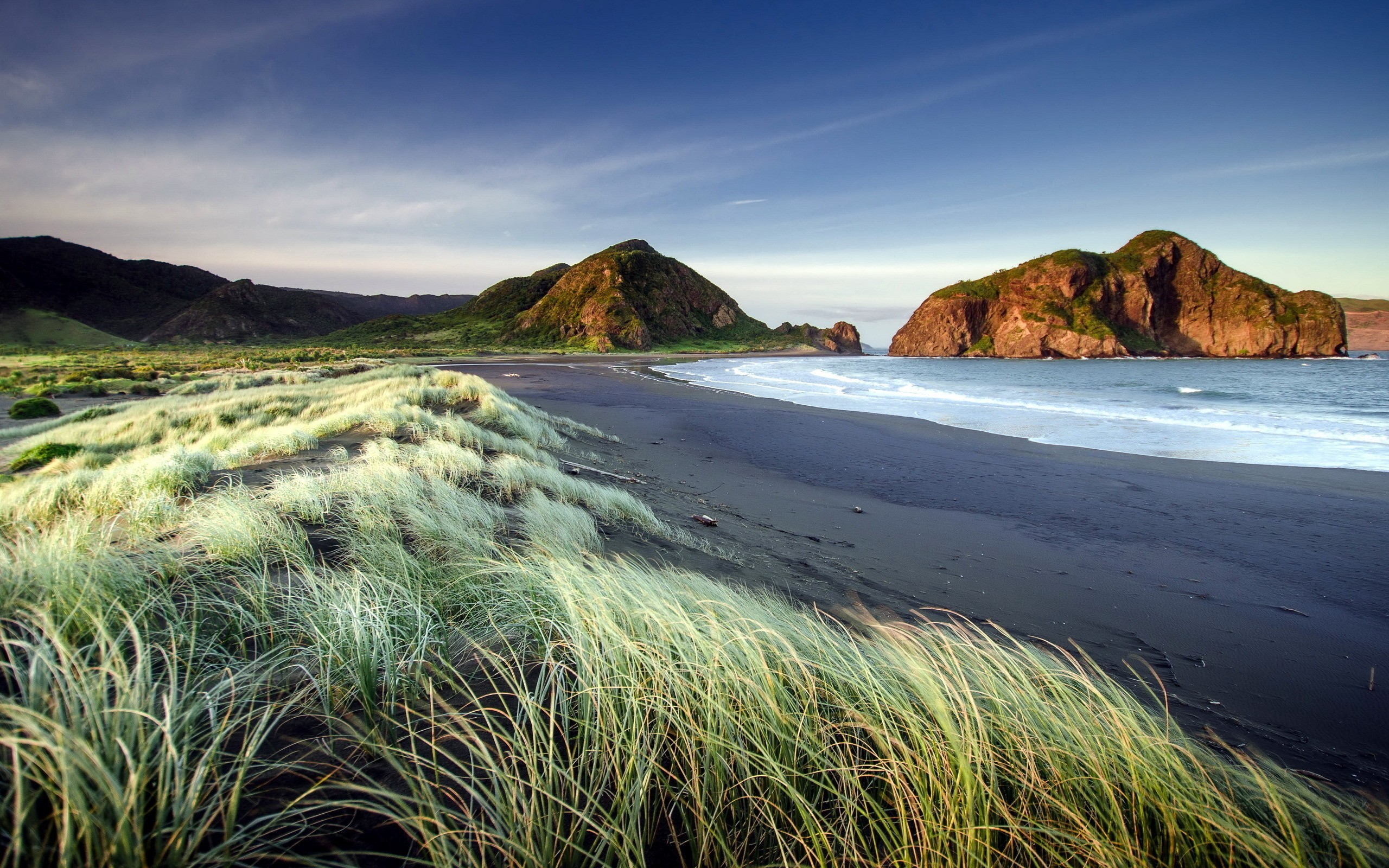 General 2560x1600 landscape nature beach waves coast grass hills sea New Zealand