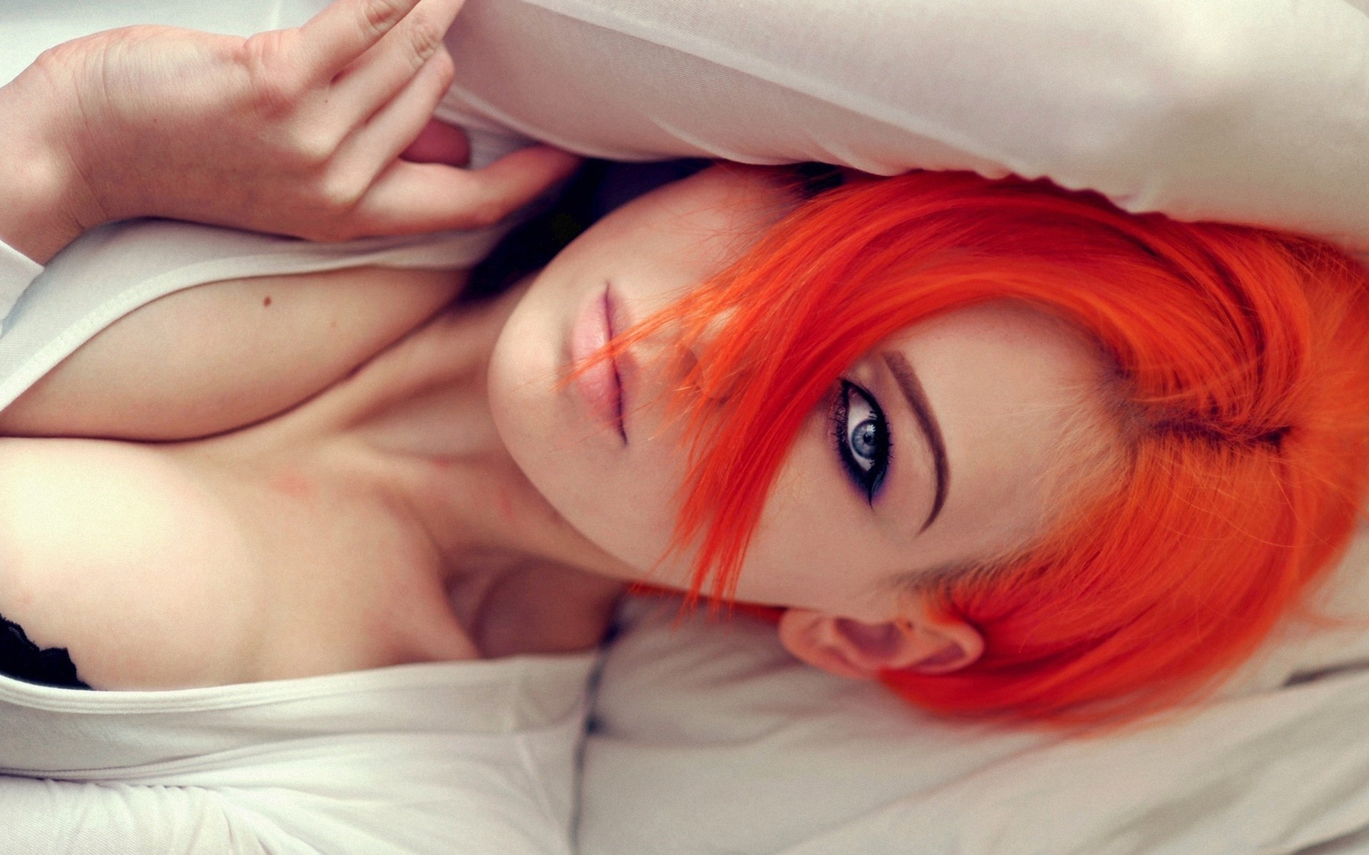 People 1920x1200 women redhead blue eyes cleavage face white tops closeup boobs dyed hair model short hair lying down hair in face eyeliner Aleksandra Zenibyfajnie Wydrych looking at viewer smoky eyes women indoors indoors Polish women Suicide Girls