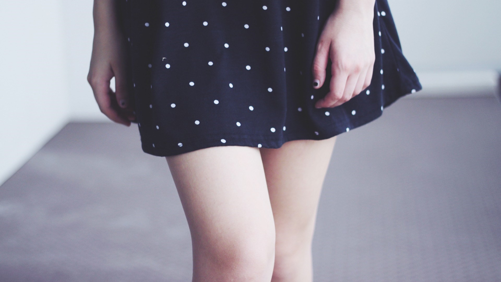 People 1920x1080 legs skirt polka dots women model
