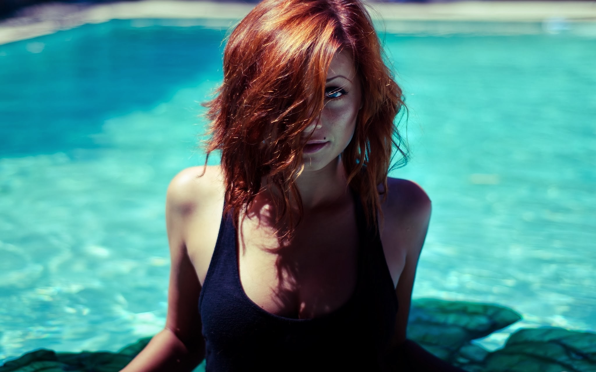 People 2048x1280 women women outdoors redhead blue eyes hair in face tank top swimming pool face Sierra Love hair over one eye outdoors looking at viewer
