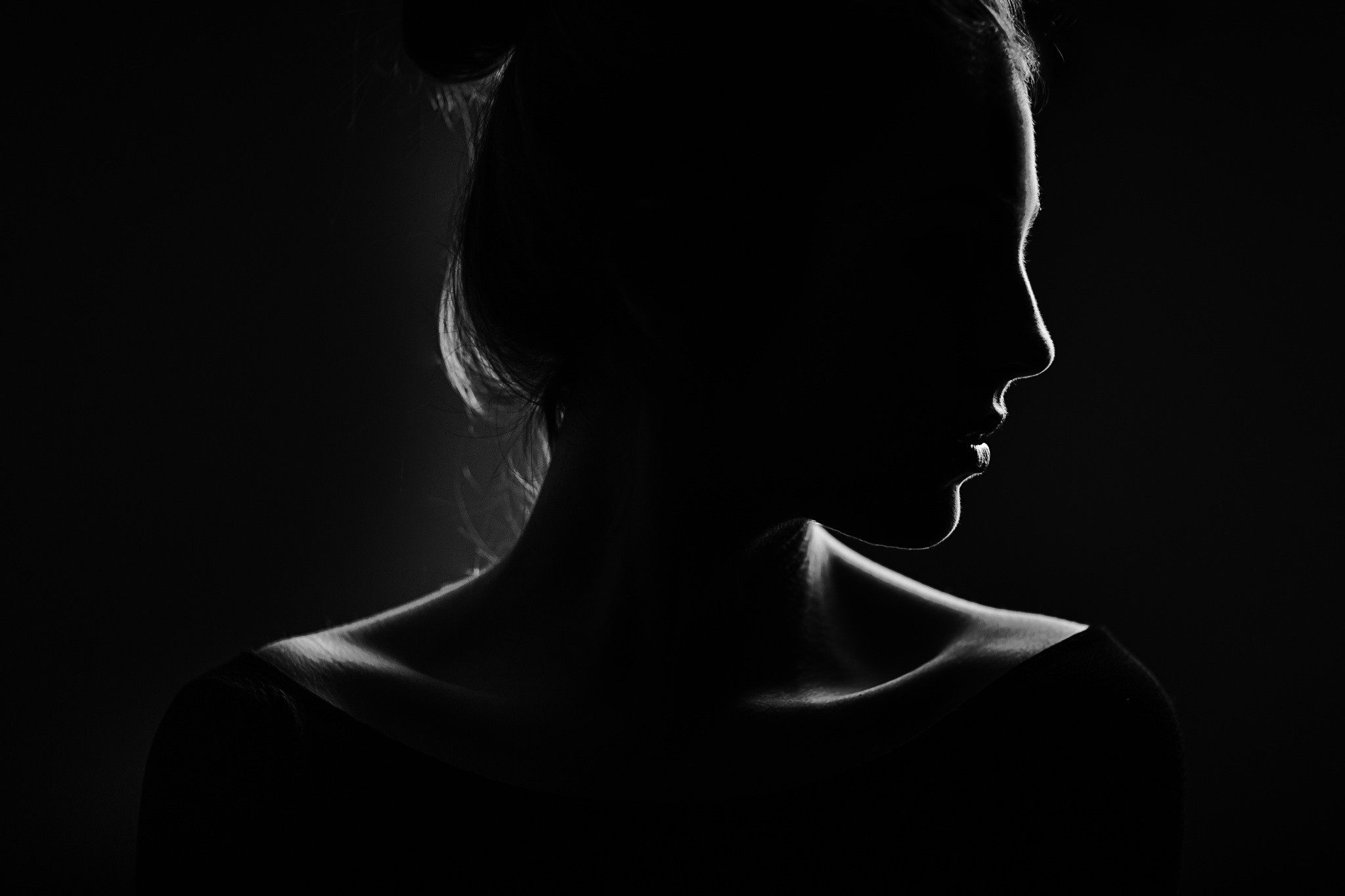 People 2048x1365 women silhouette monochrome profile face dark women indoors indoors studio black background