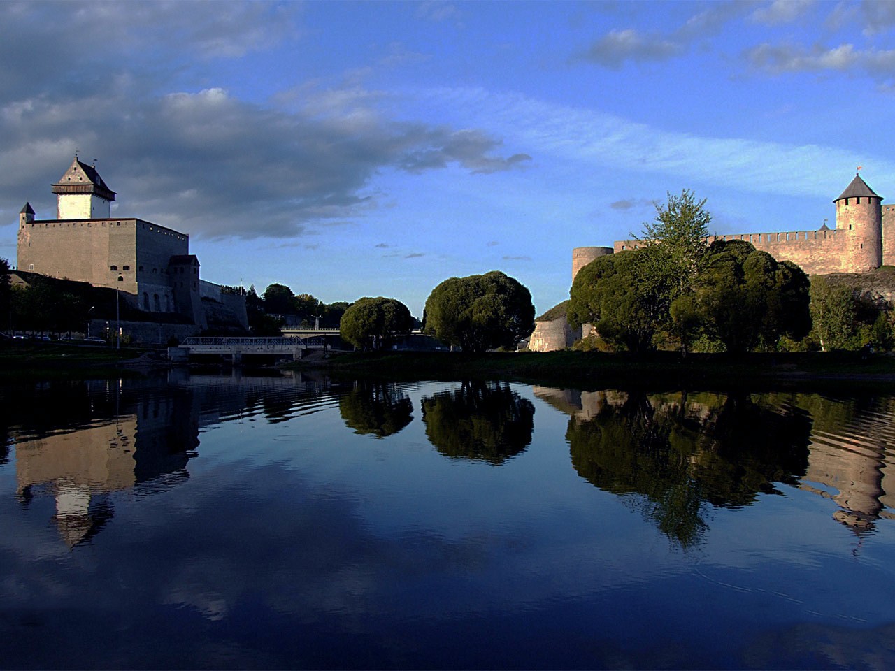General 1280x960 water reflection Russia Narva