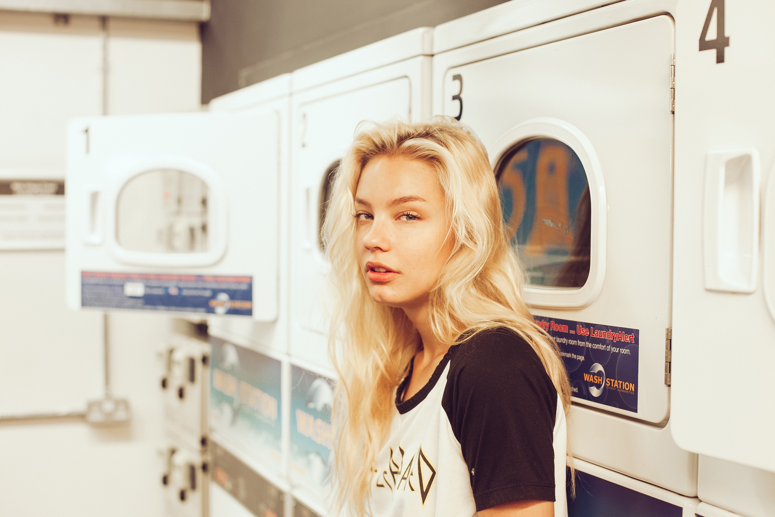People 2500x1667 women blonde long hair women indoors T-shirt looking at viewer washing machine model