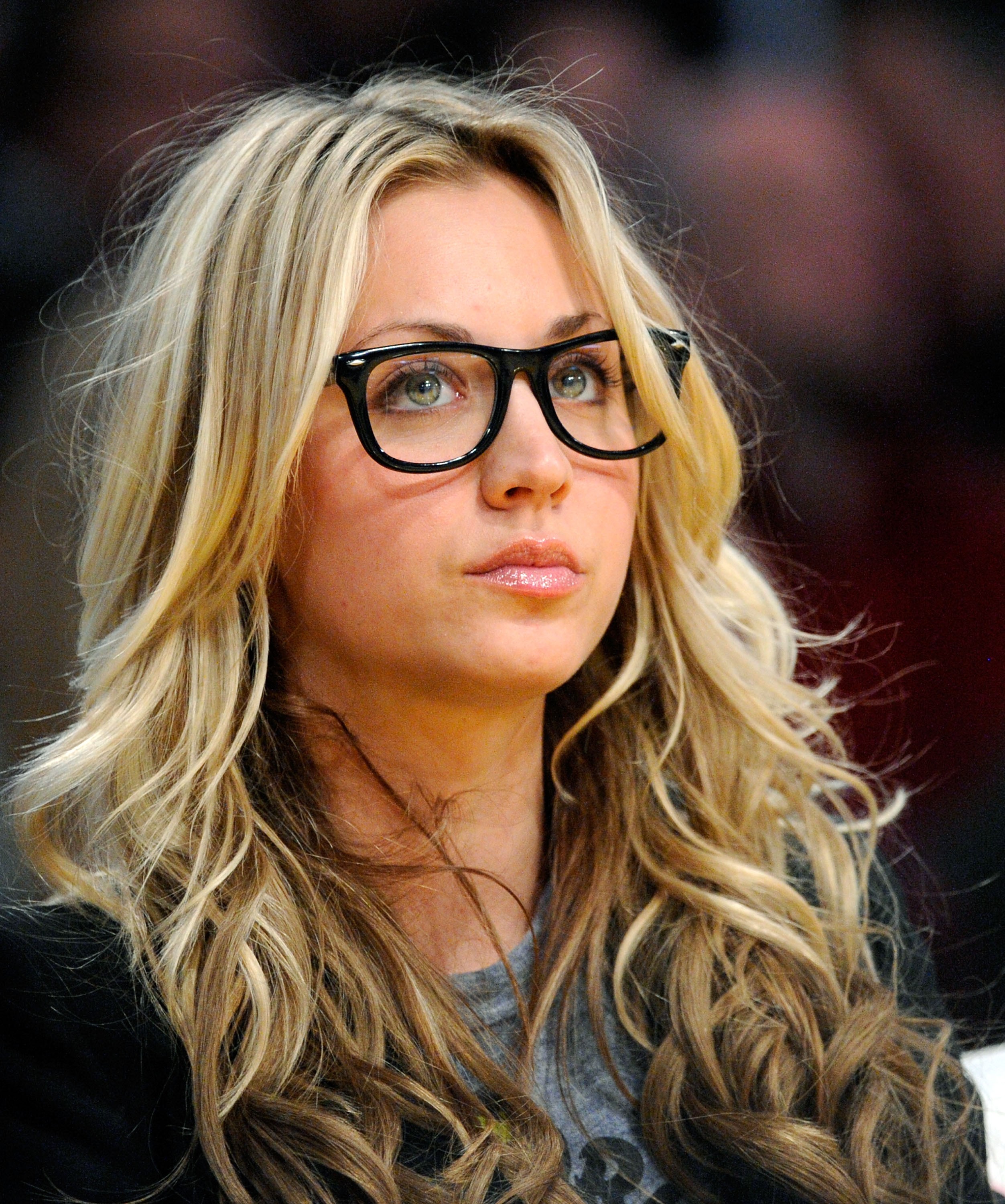 People 2505x3000 Kaley Cuoco women actress blonde long hair curly hair women with glasses focused face closeup portrait display