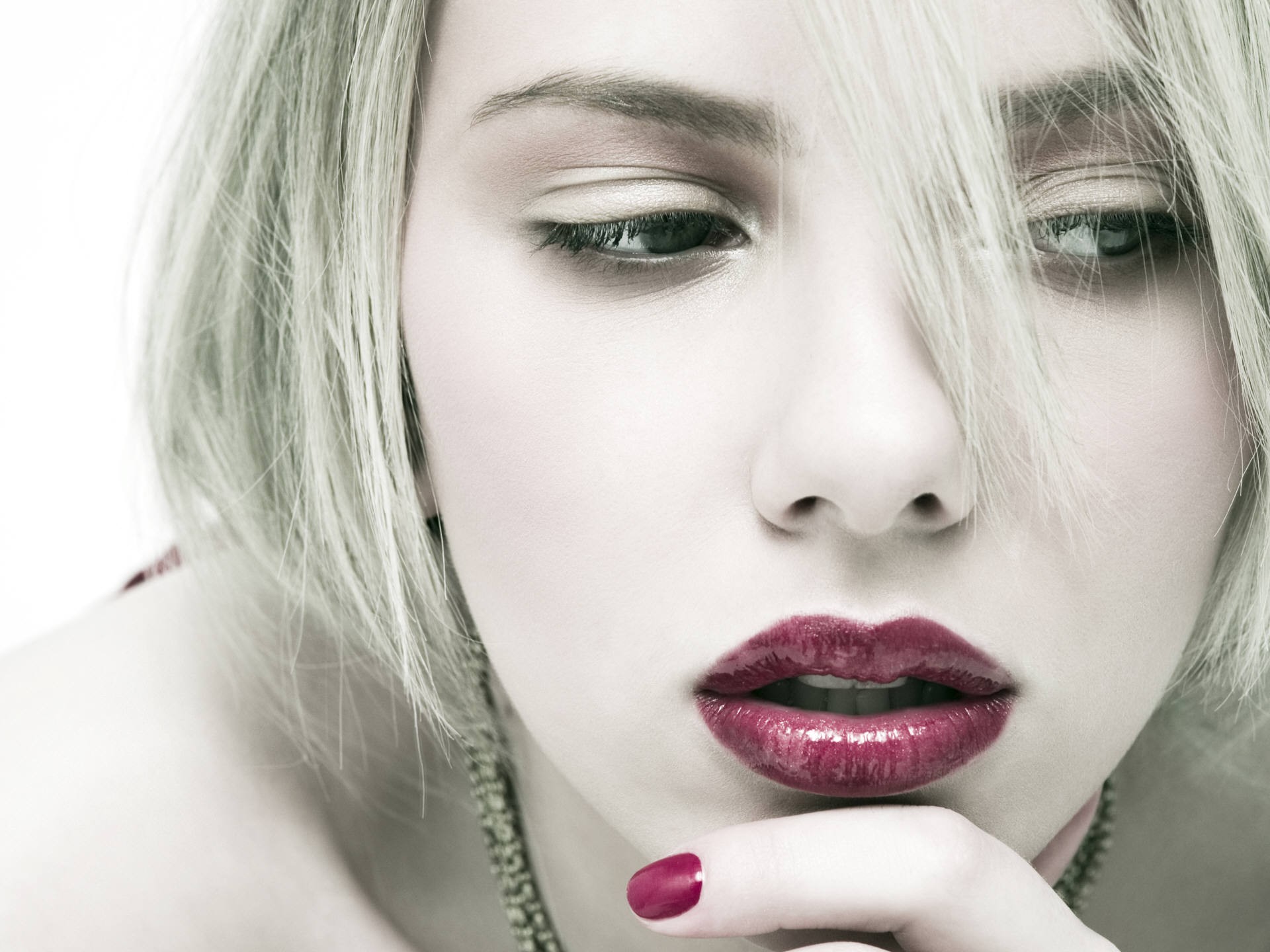 People 1920x1440 Scarlett Johansson women face painted nails lipstick makeup actress celebrity red lipstick looking away