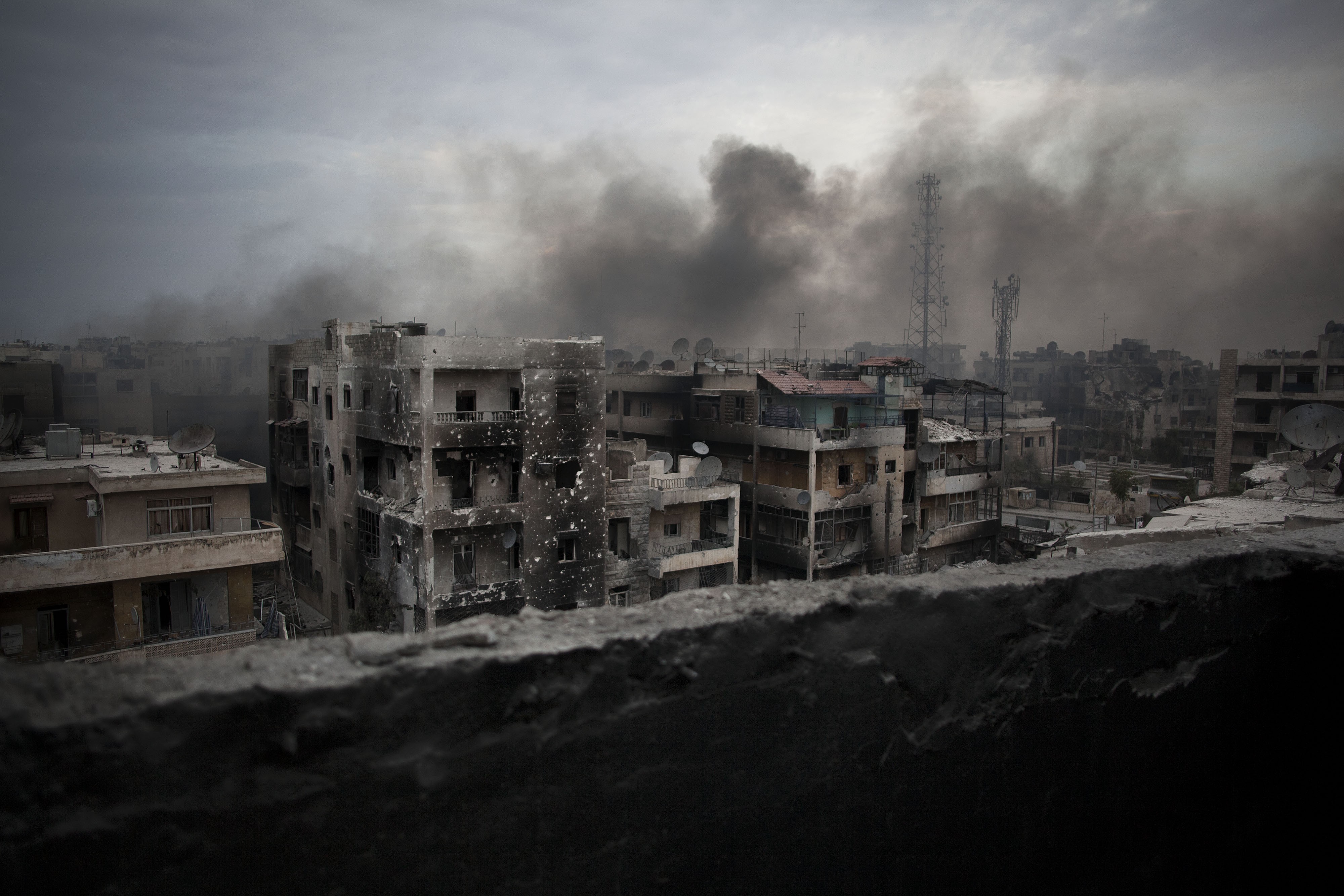 General 4000x2667 Syria Aleppo war ruins cityscape low light
