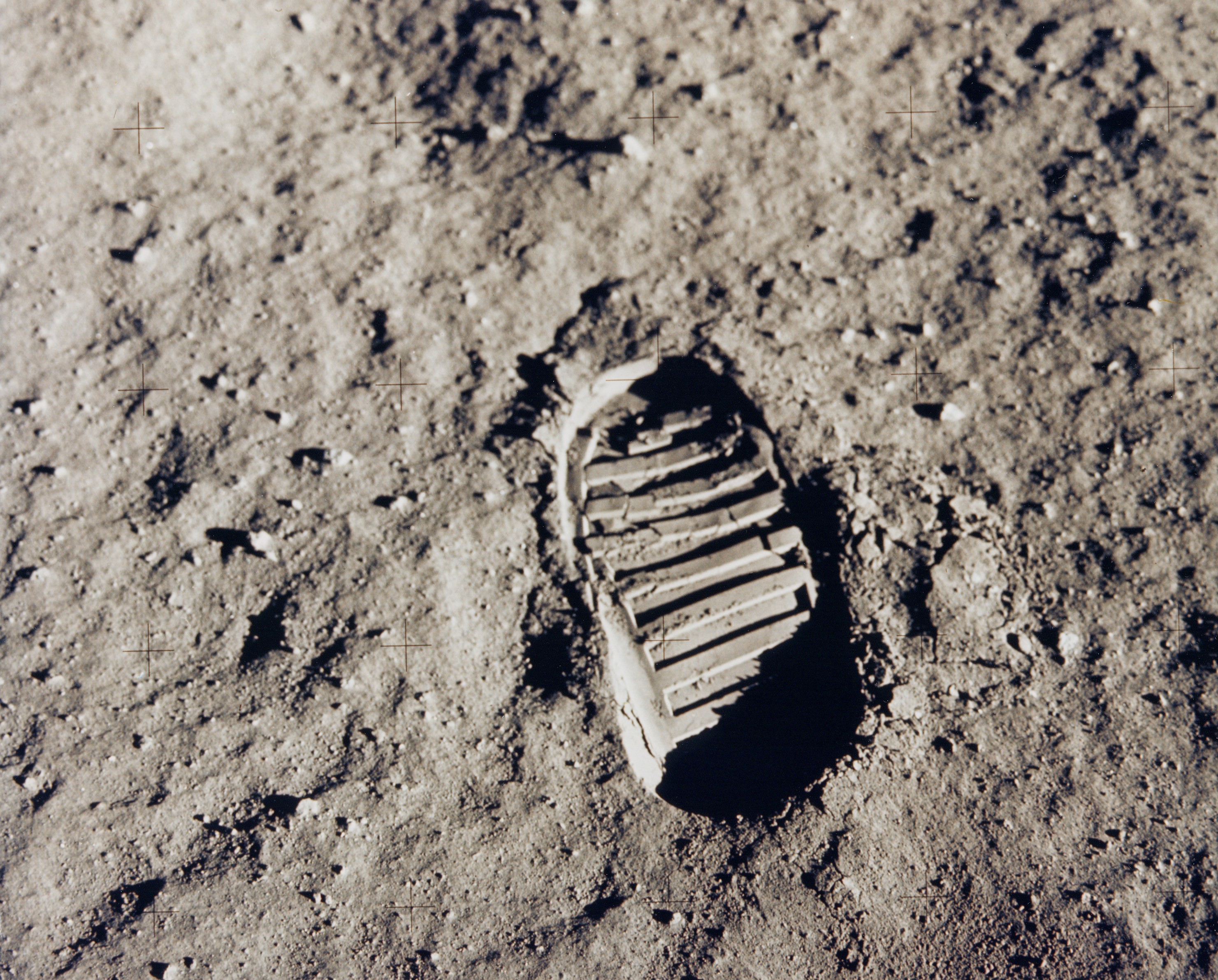 General 2961x2382 Moon footprints space