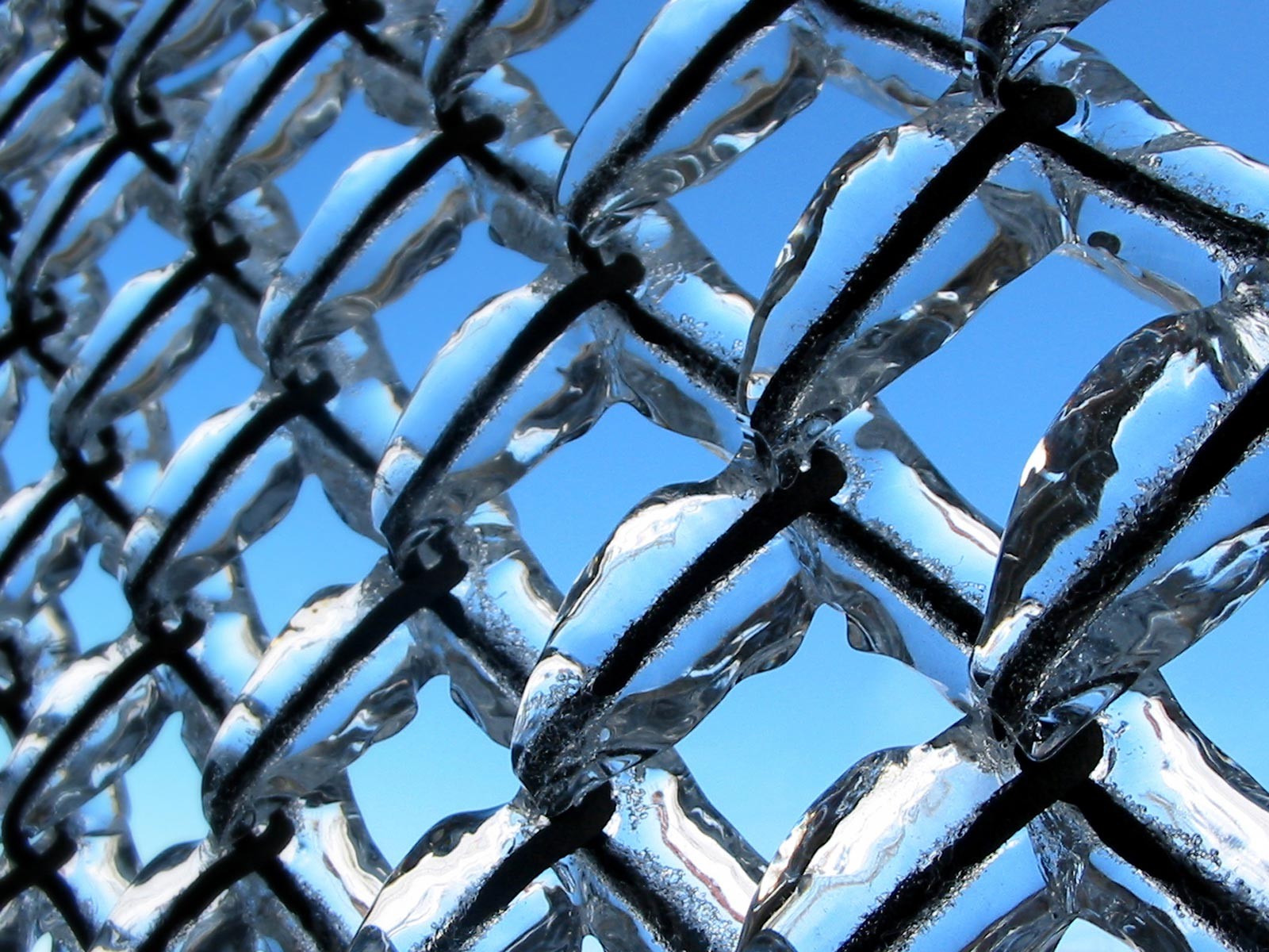 General 1600x1200 ice fence metal closeup