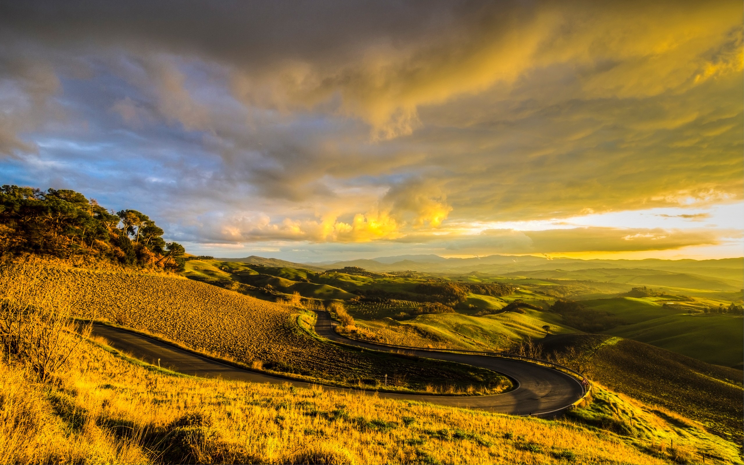 General 2560x1600 nature Italy hills sunlight field road clouds trees Tuscany sunset