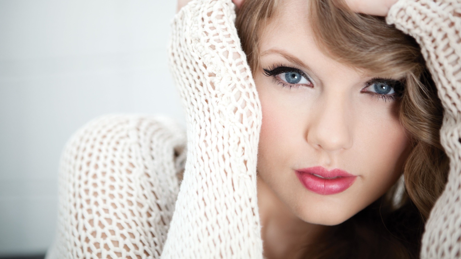 People 1920x1080 women singer long hair Taylor Swift blue eyes celebrity looking at viewer wavy hair face white clothing sweater brunette portrait open mouth red lipstick hands in hair simple background American women closeup makeup