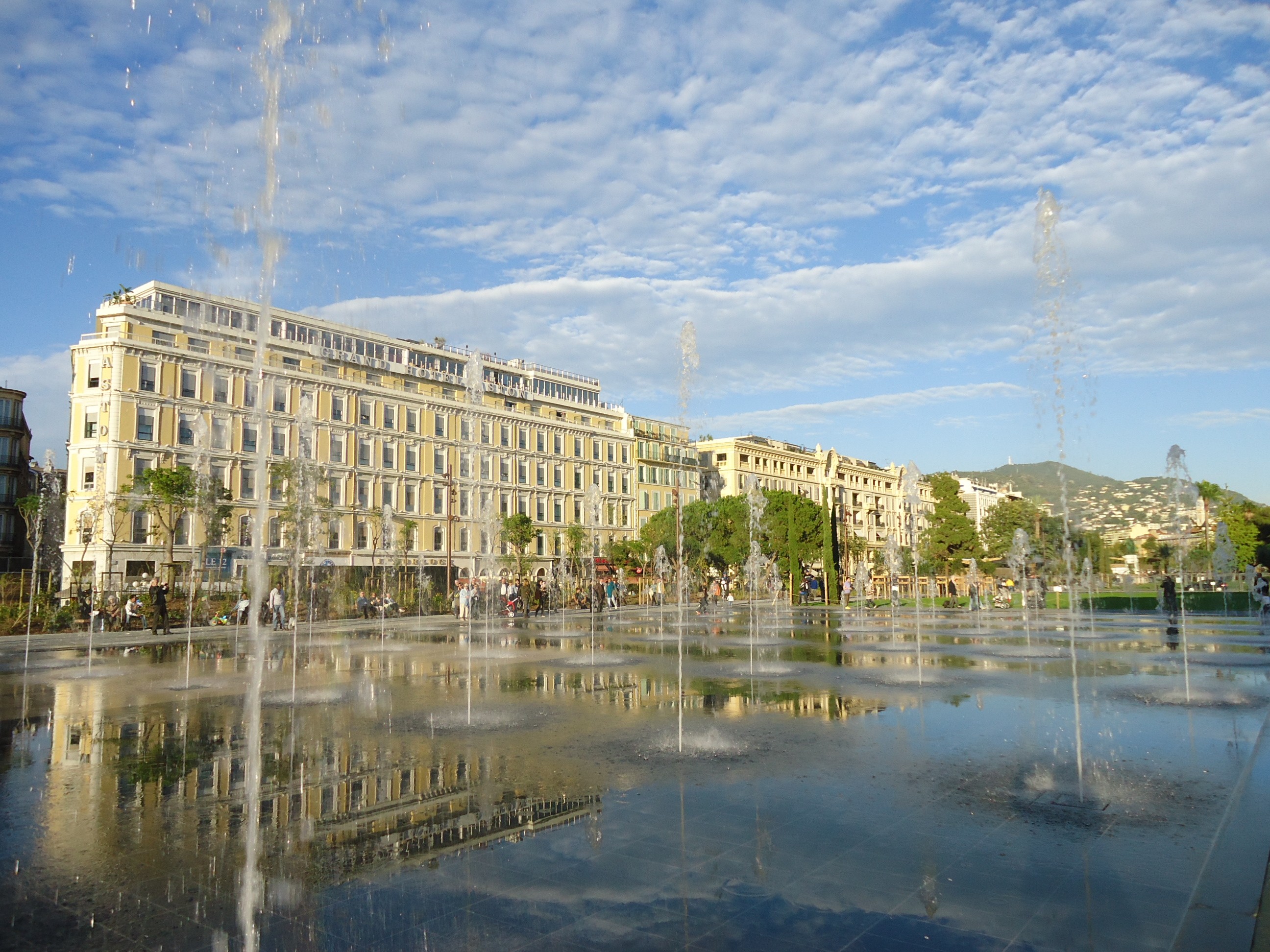 General 2592x1944 France cityscape Nice (city) fountain street city
