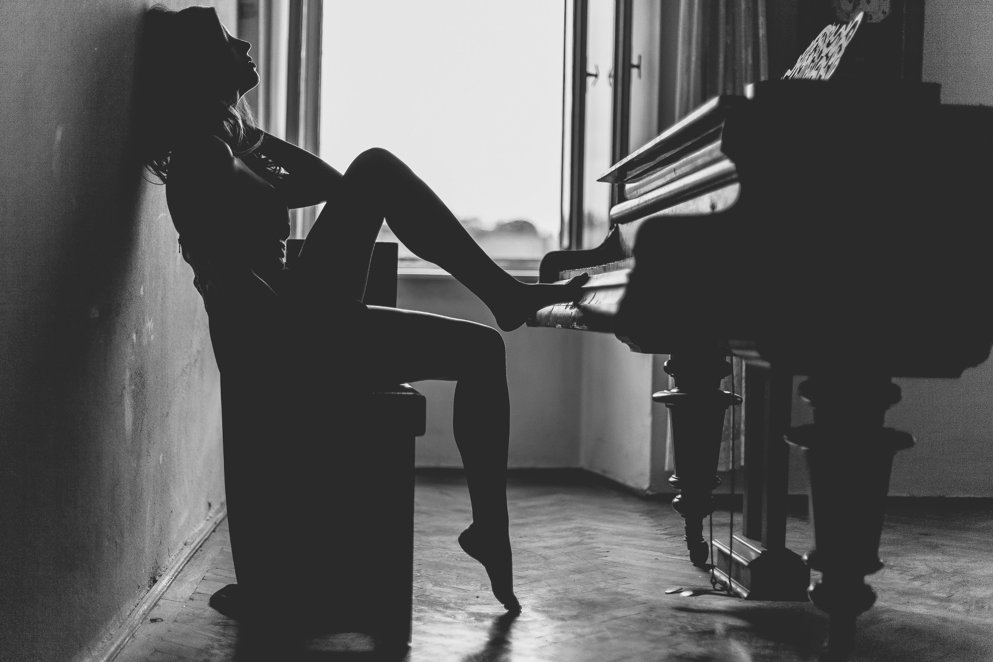 People 2048x1365 women dress blonde legs classy piano dark monochrome urban room tiptoe musical instrument women indoors indoors model barefoot