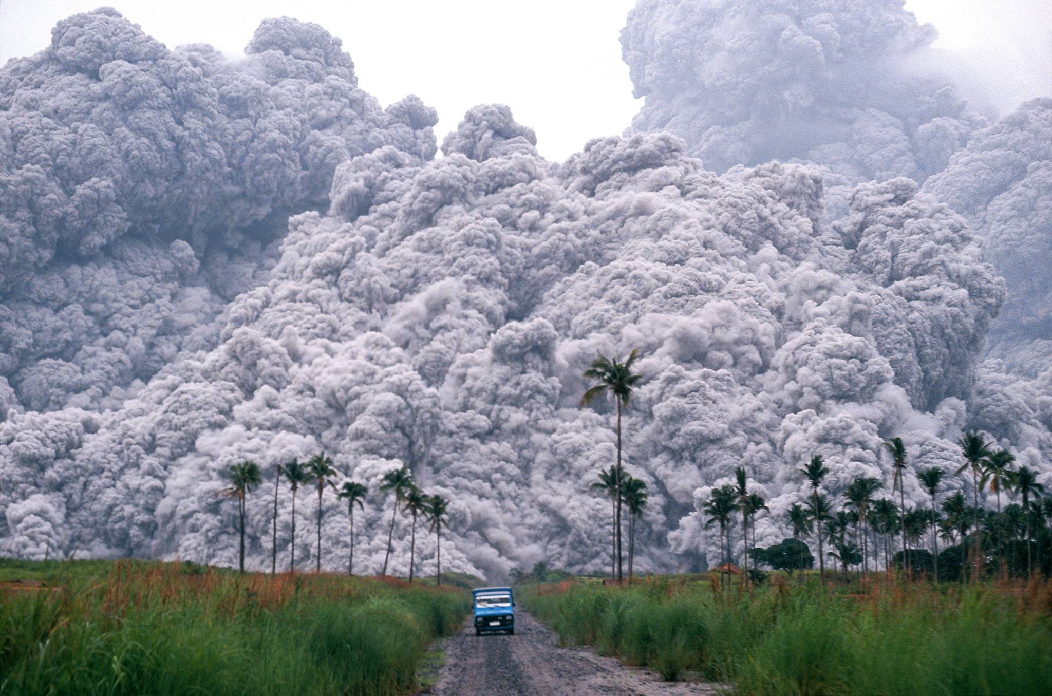 General 2048x1355 volcano dust eruptions landscape dirt road volcanic eruption car blue cars nature road