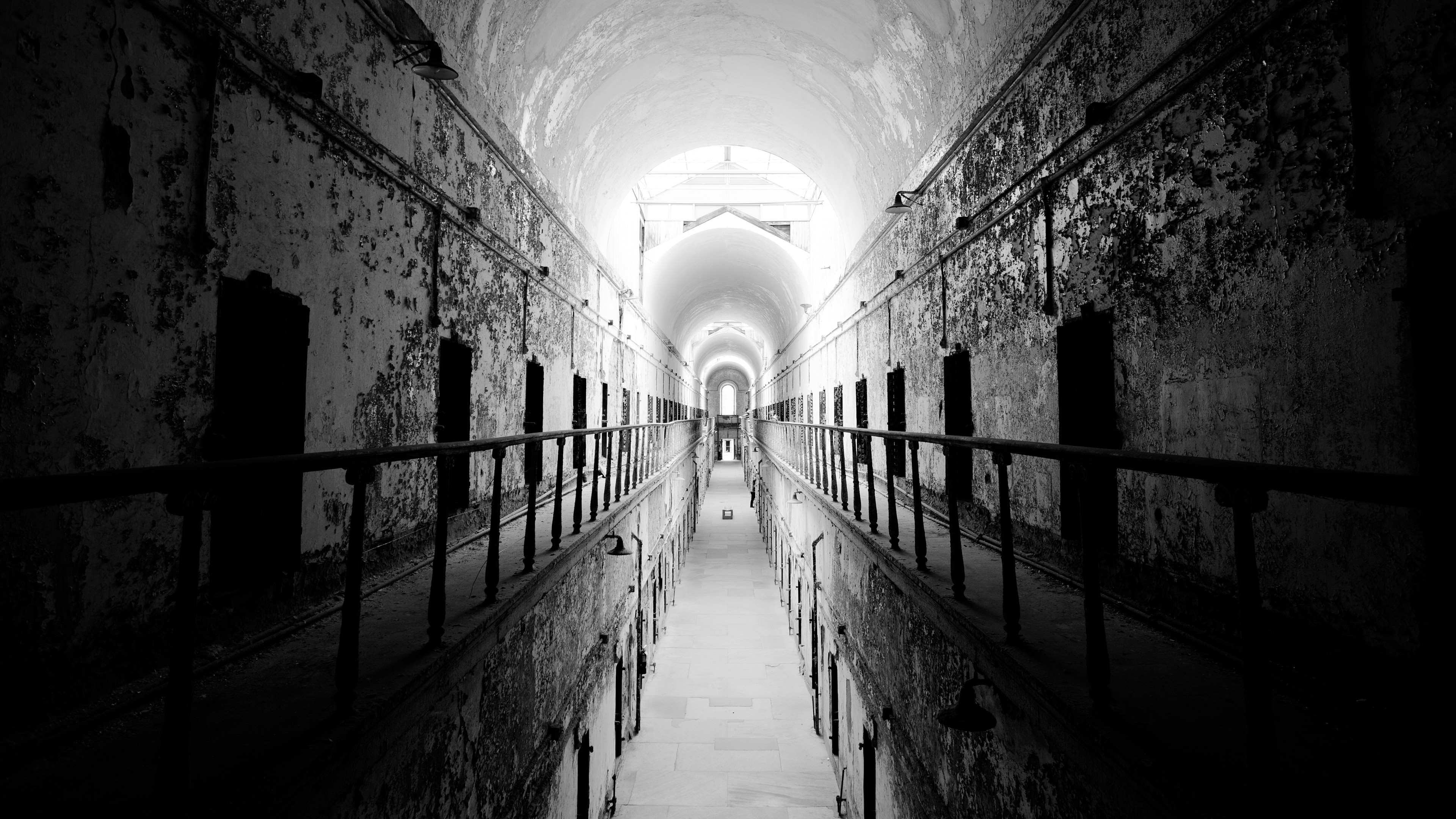 General 3840x2160 building prison monochrome abandoned ruins indoors