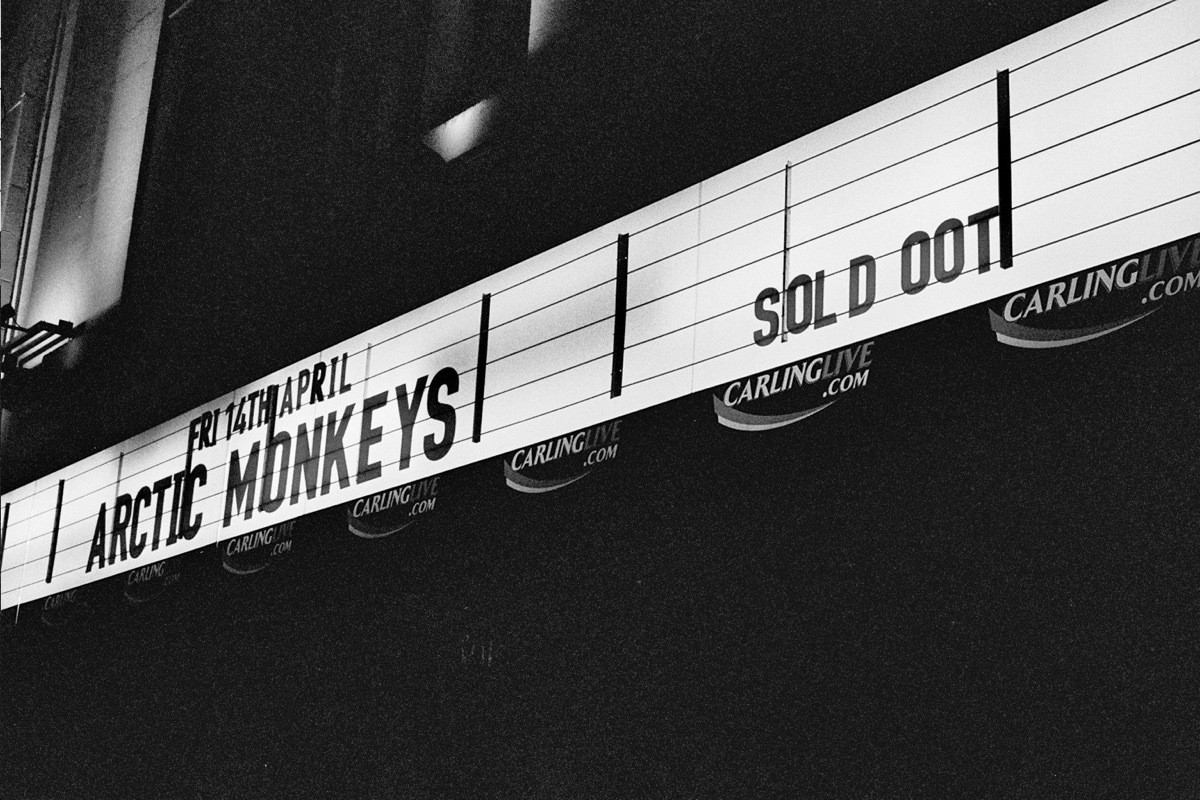 General 1200x800 monochrome photography band Arctic Monkeys signs marquee music