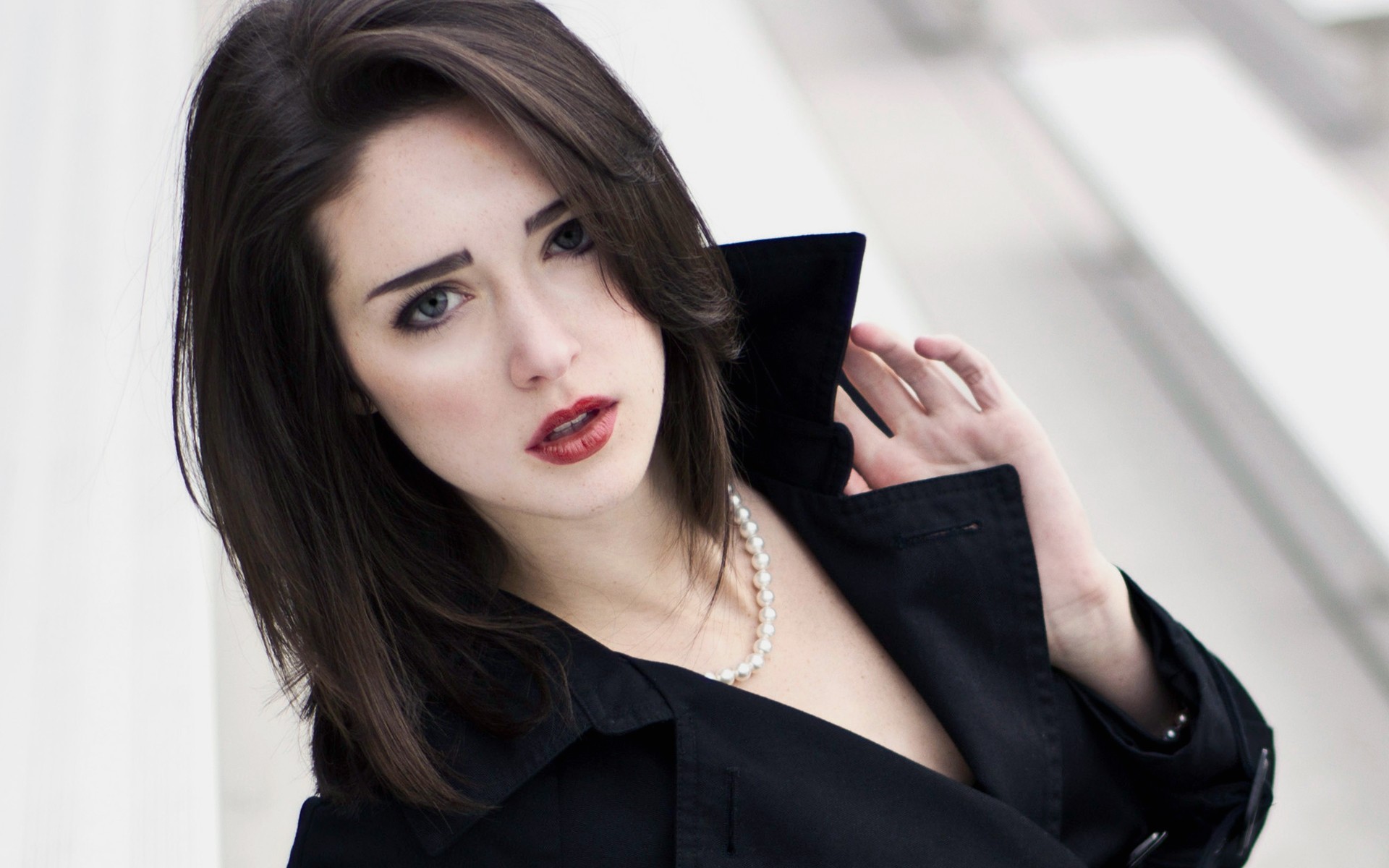 People 1920x1200 women brunette pearl necklace red lipstick necklace black coat glamour pale makeup looking at viewer face portrait