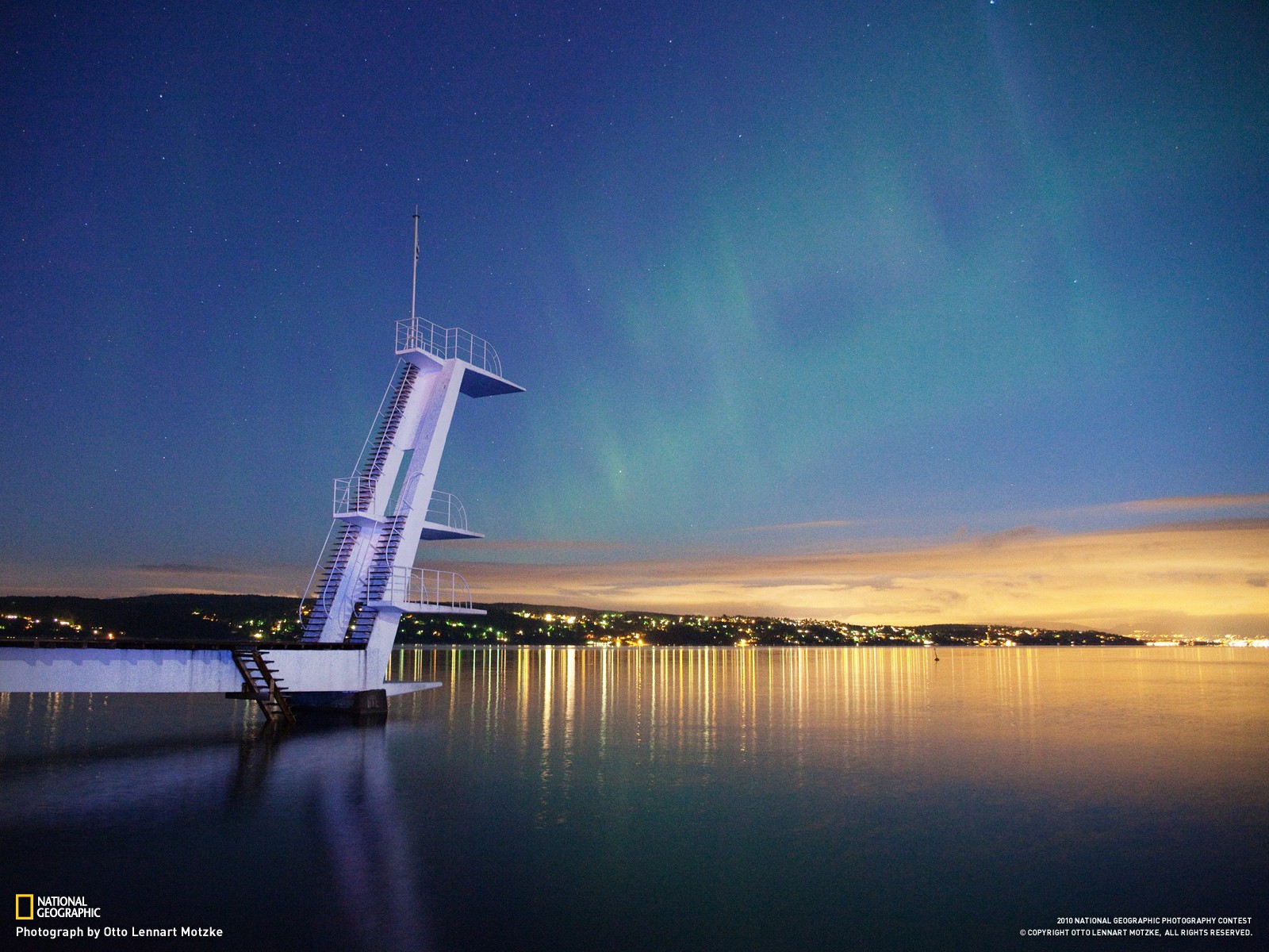 General 1600x1200 Norway Oslo sky night water lights National Geographic 2010 (Year)