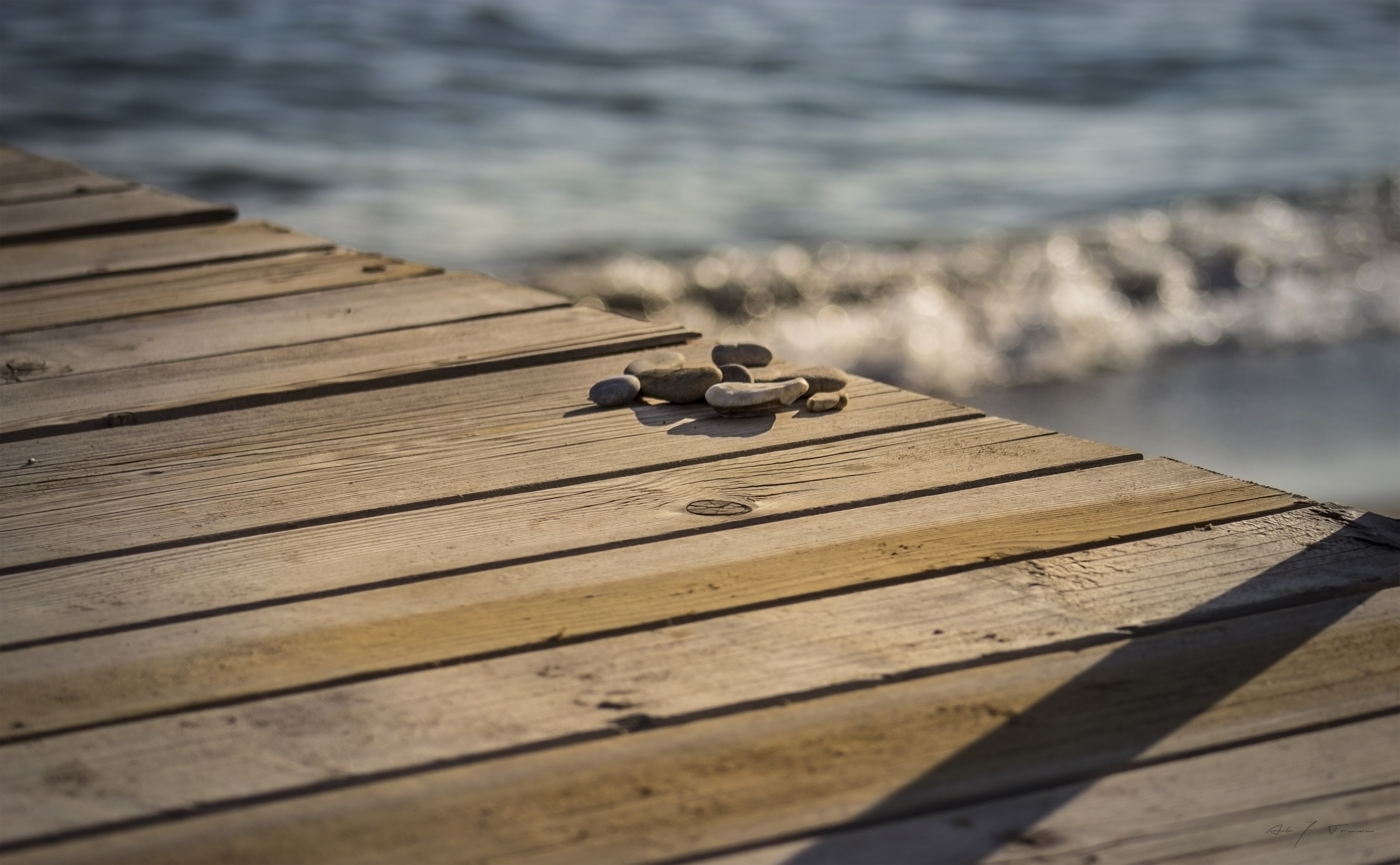 General 6506x4021 pebbles wood sea closeup