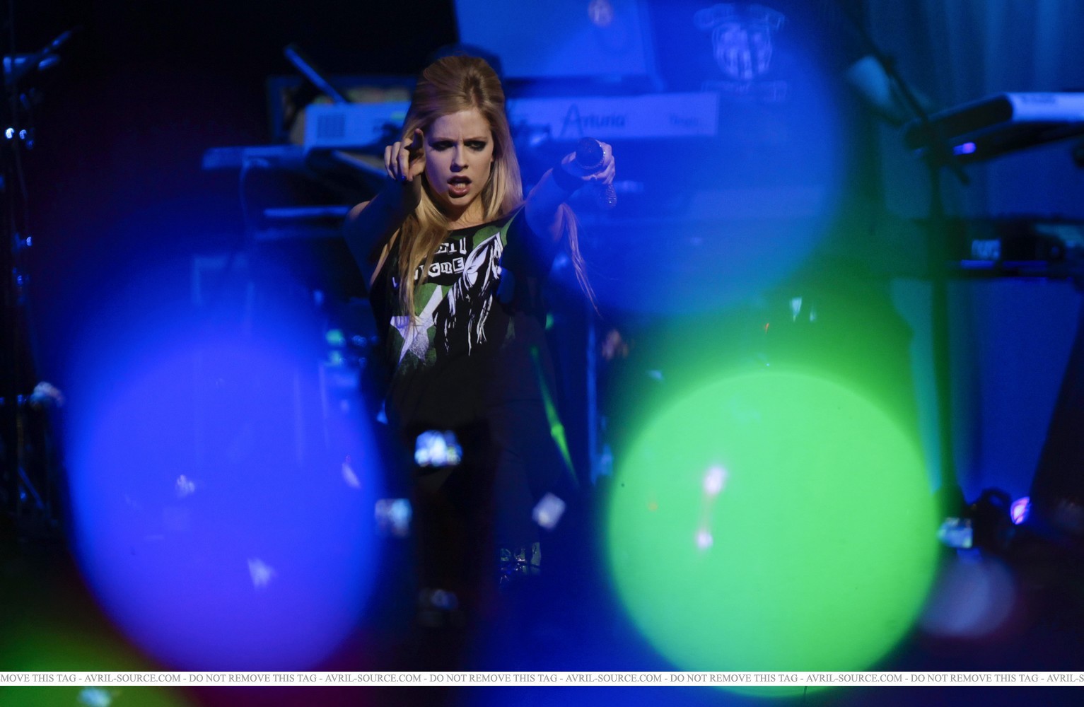 People 1533x1000 Avril Lavigne singer concerts celebrity women open mouth