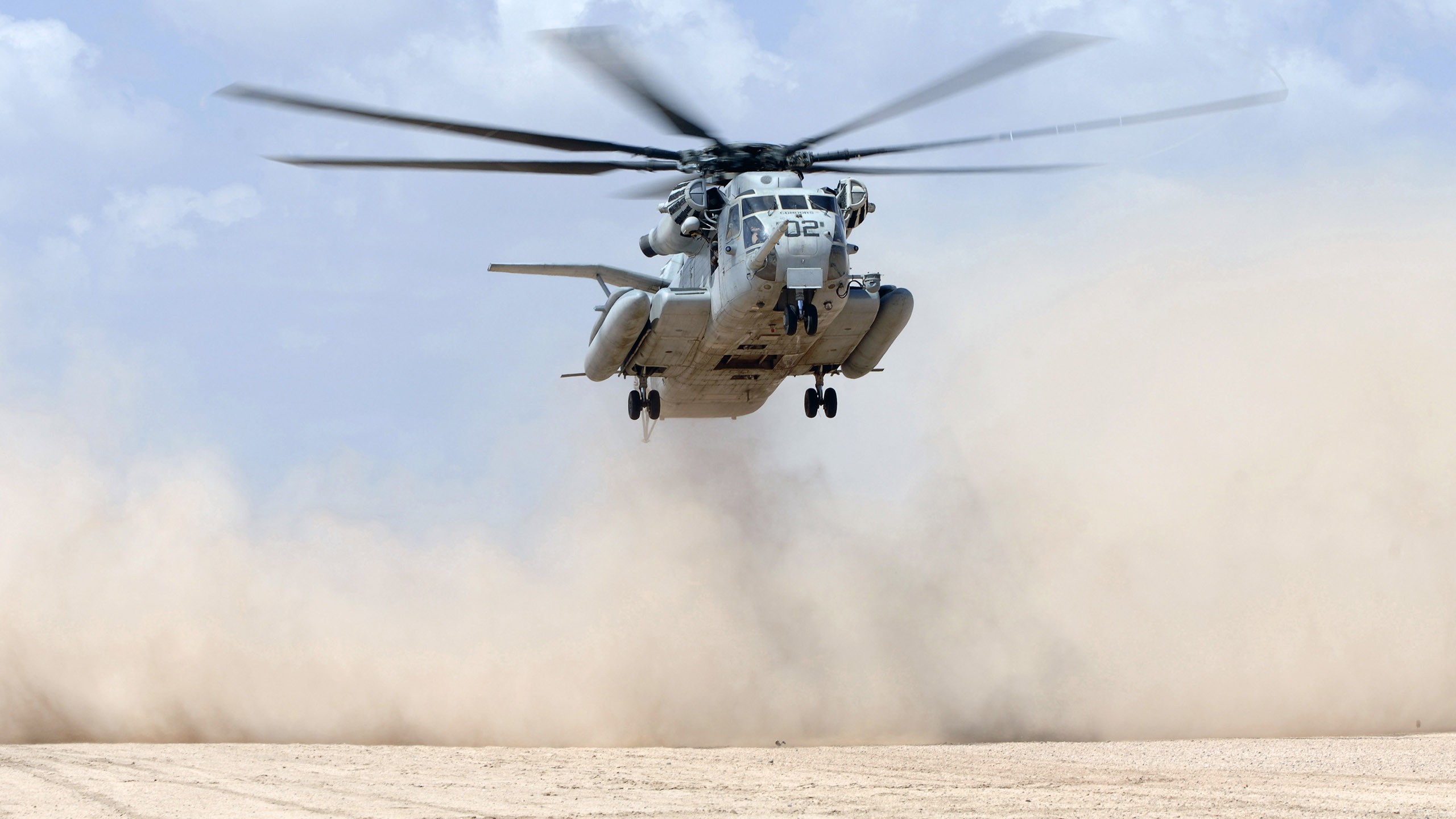 General 2560x1440 military aircraft vehicle military helicopters Sikorsky CH-53D Sea Stallion American aircraft aircraft clouds frontal view sky dust