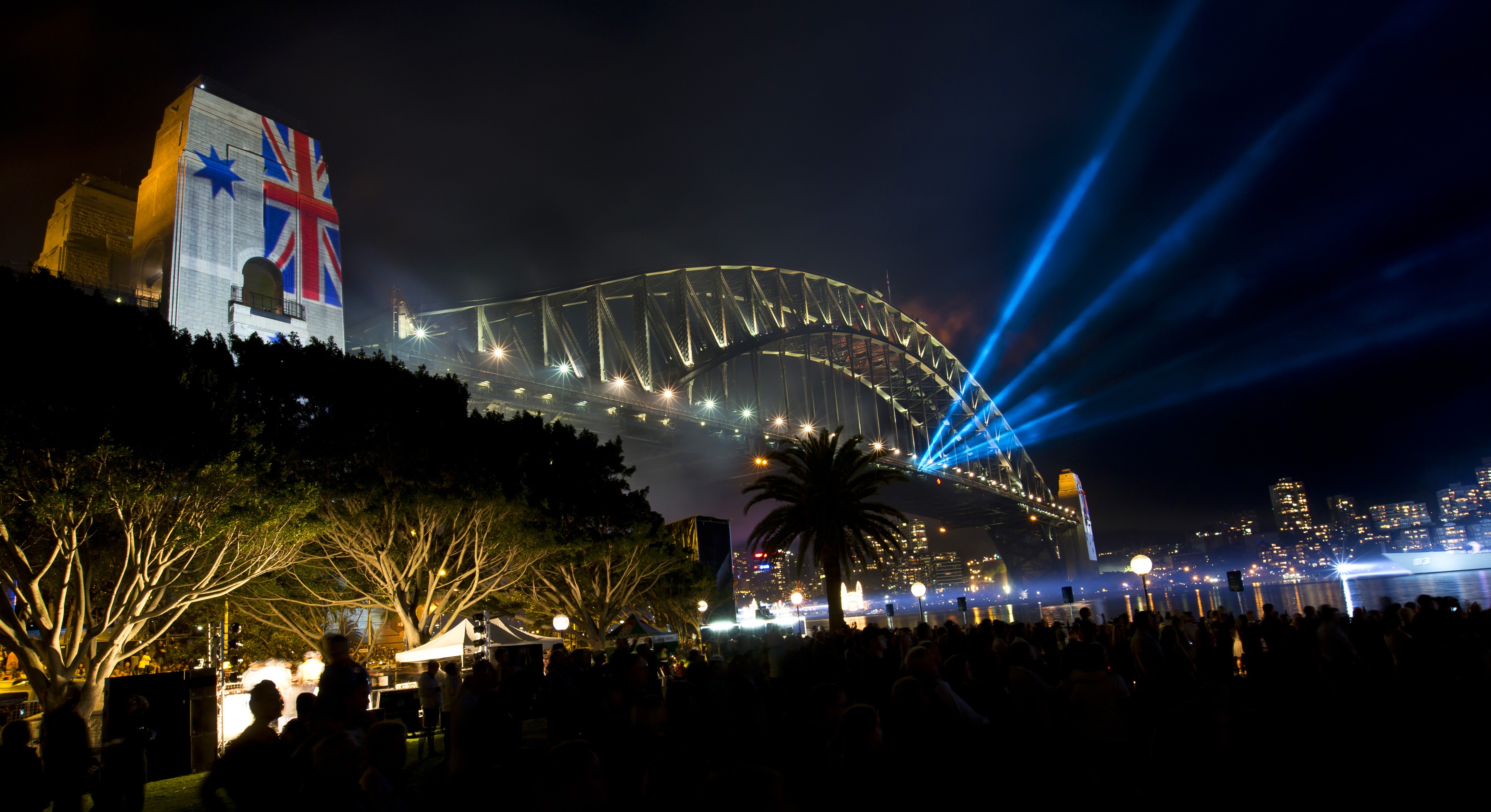 General 3600x1961 bridge cityscape Sydney spotlights