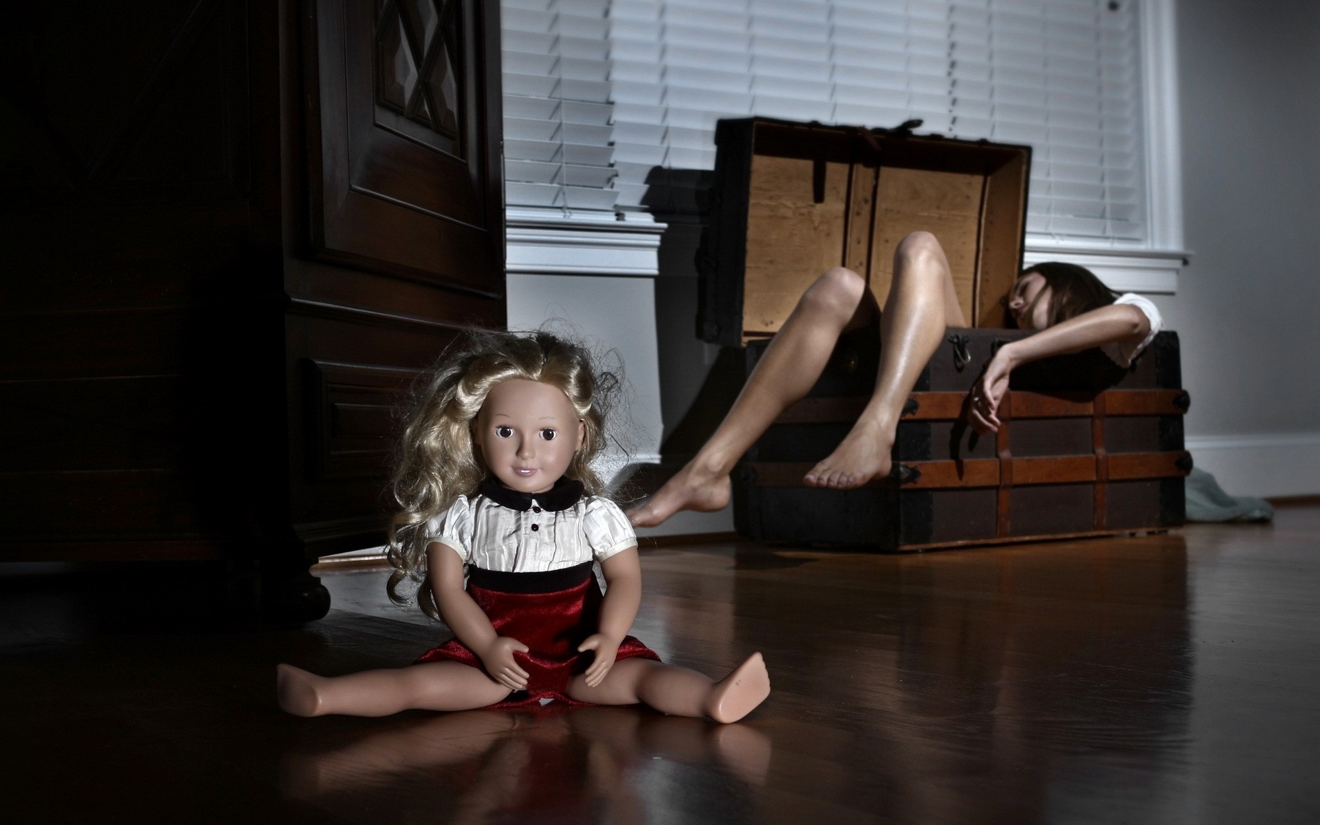 People 1920x1200 women puppets horror corpse model barefoot dark humor
