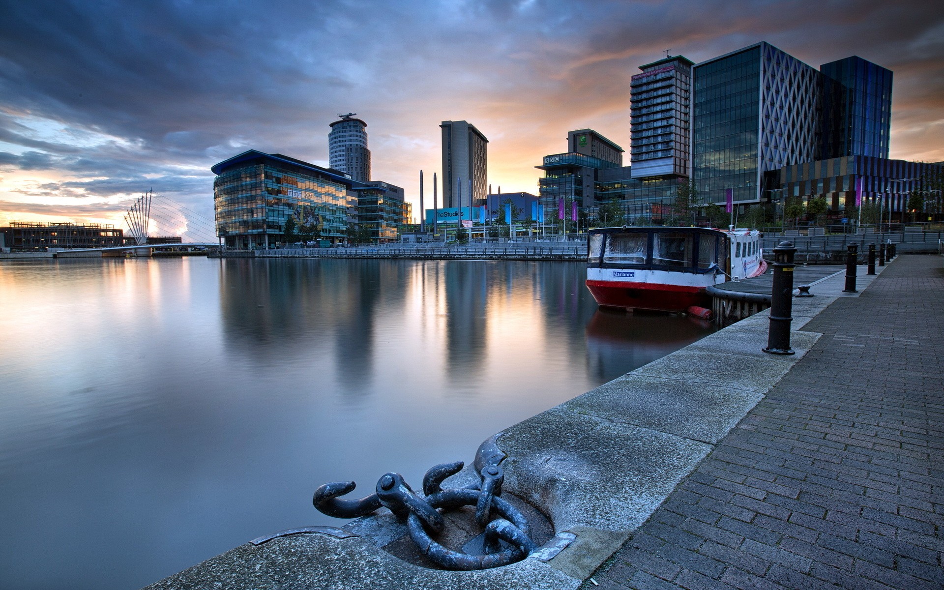 General 1920x1200 boat water cityscape Manchester BBC