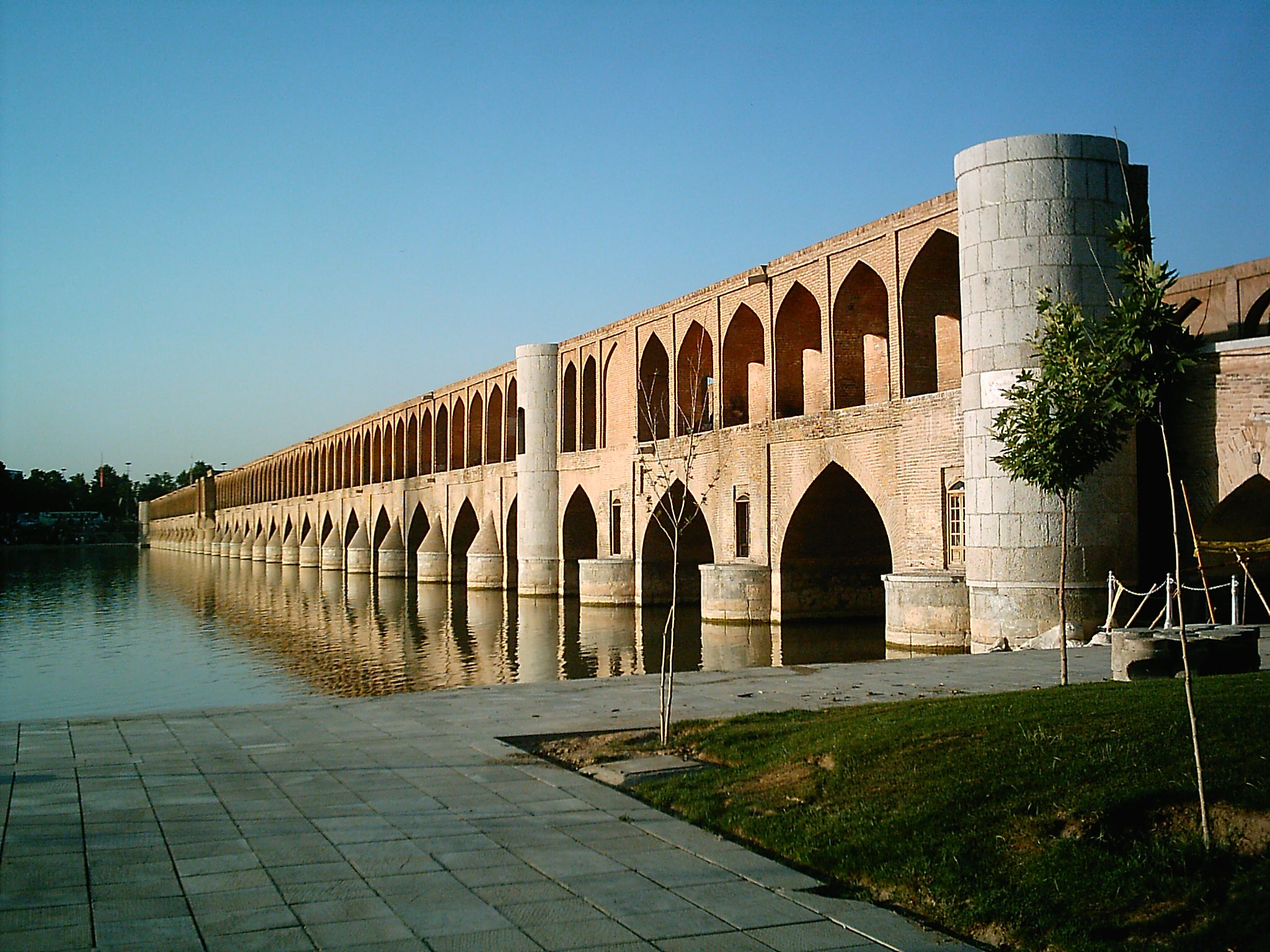 General 2048x1536 bridge river urban Isfahan Iran construction