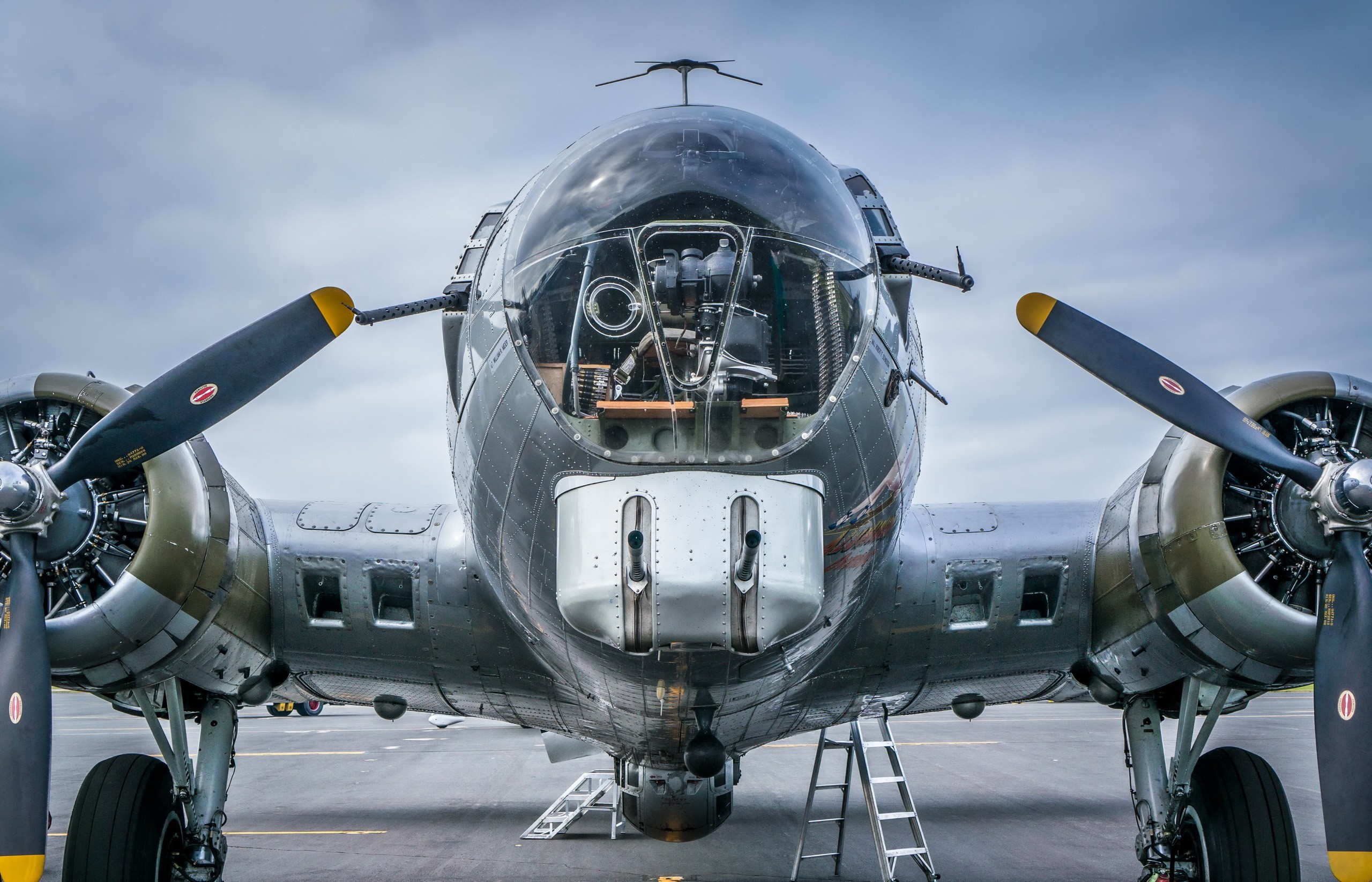 General 2560x1645 military vehicle aircraft Boeing B-17 Flying Fortress military aircraft military vehicle Bomber American aircraft Boeing