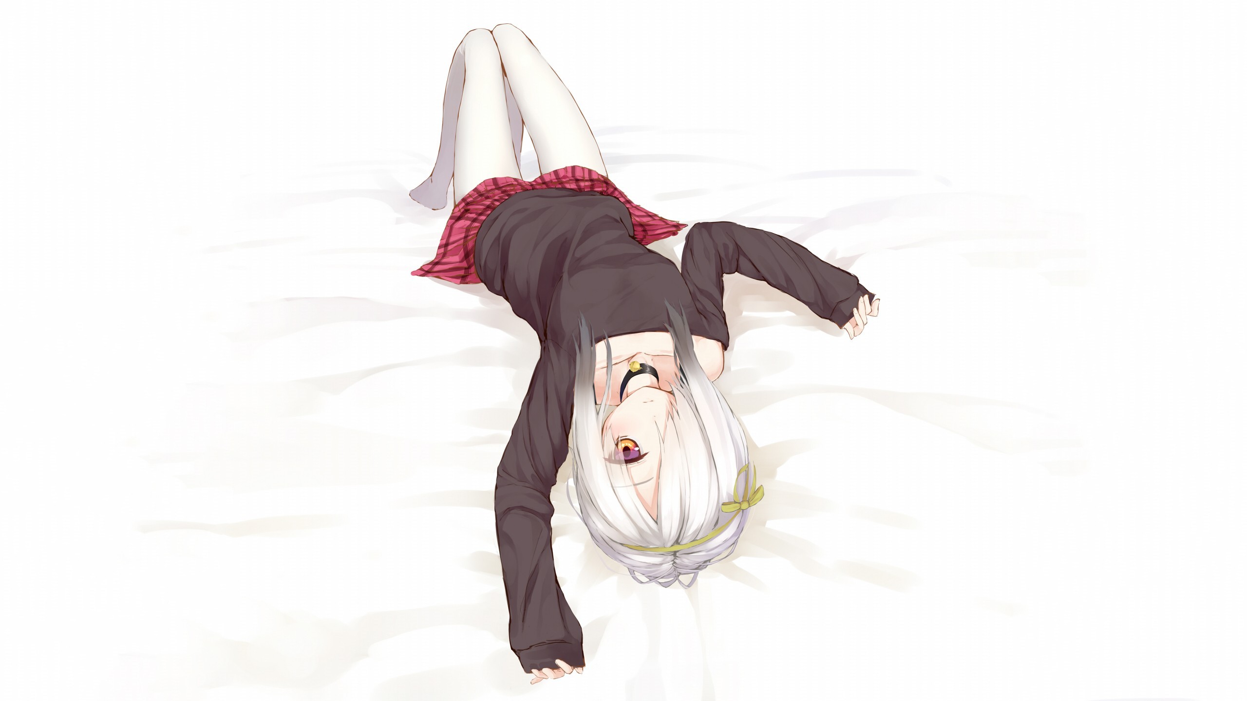 Anime 2560x1440 anime girls original characters anime legs miniskirt simple background white background pantyhose hair in face yellow eyes thighs together lying on back choker white hair