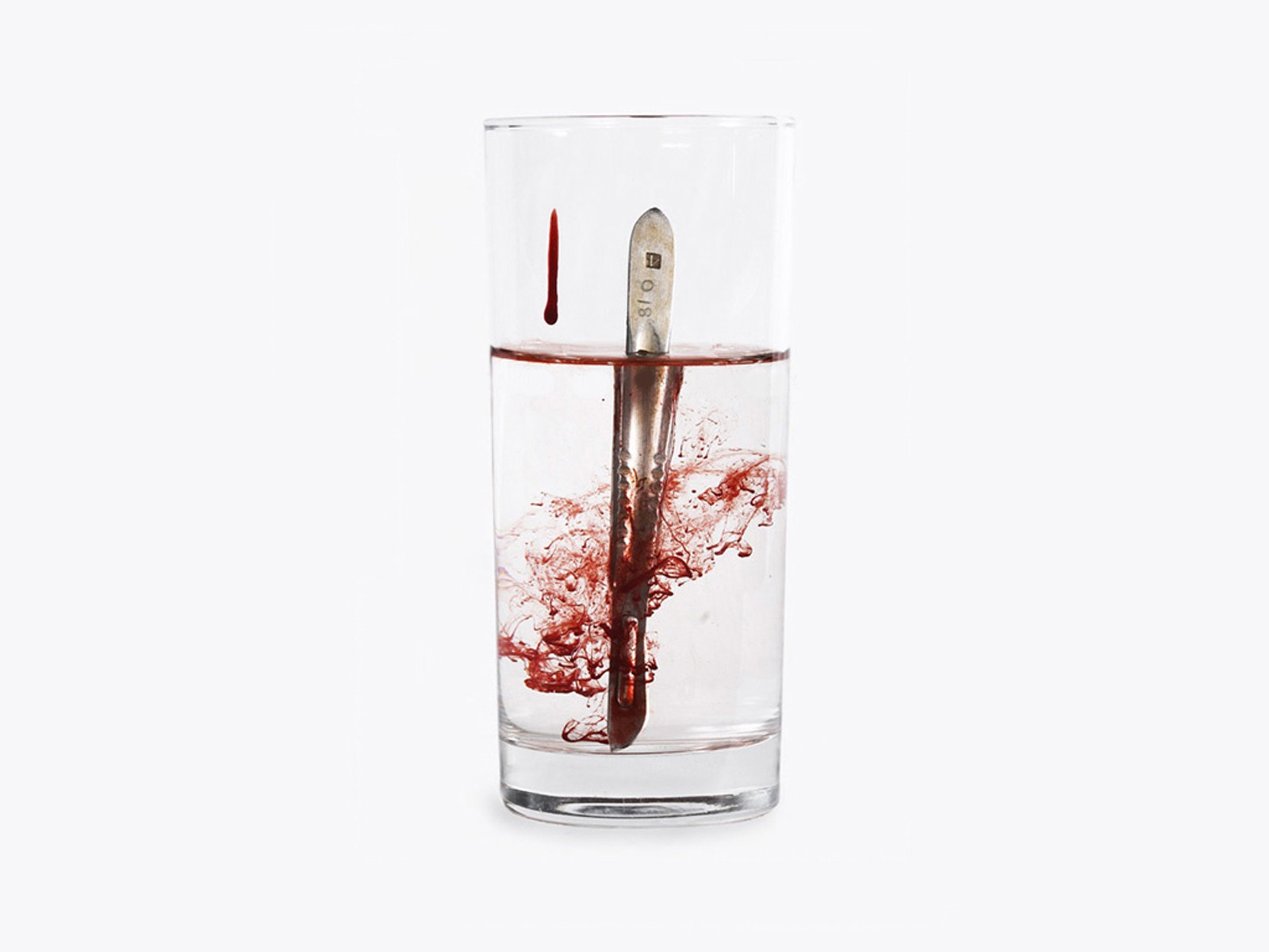 General 1600x1200 blood scalpel minimalism liquid simple background white background