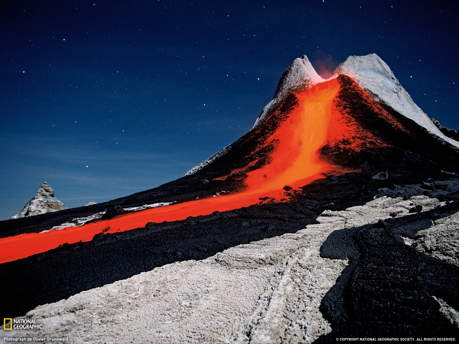 General 1600x1200 volcano lava National Geographic nature mountains