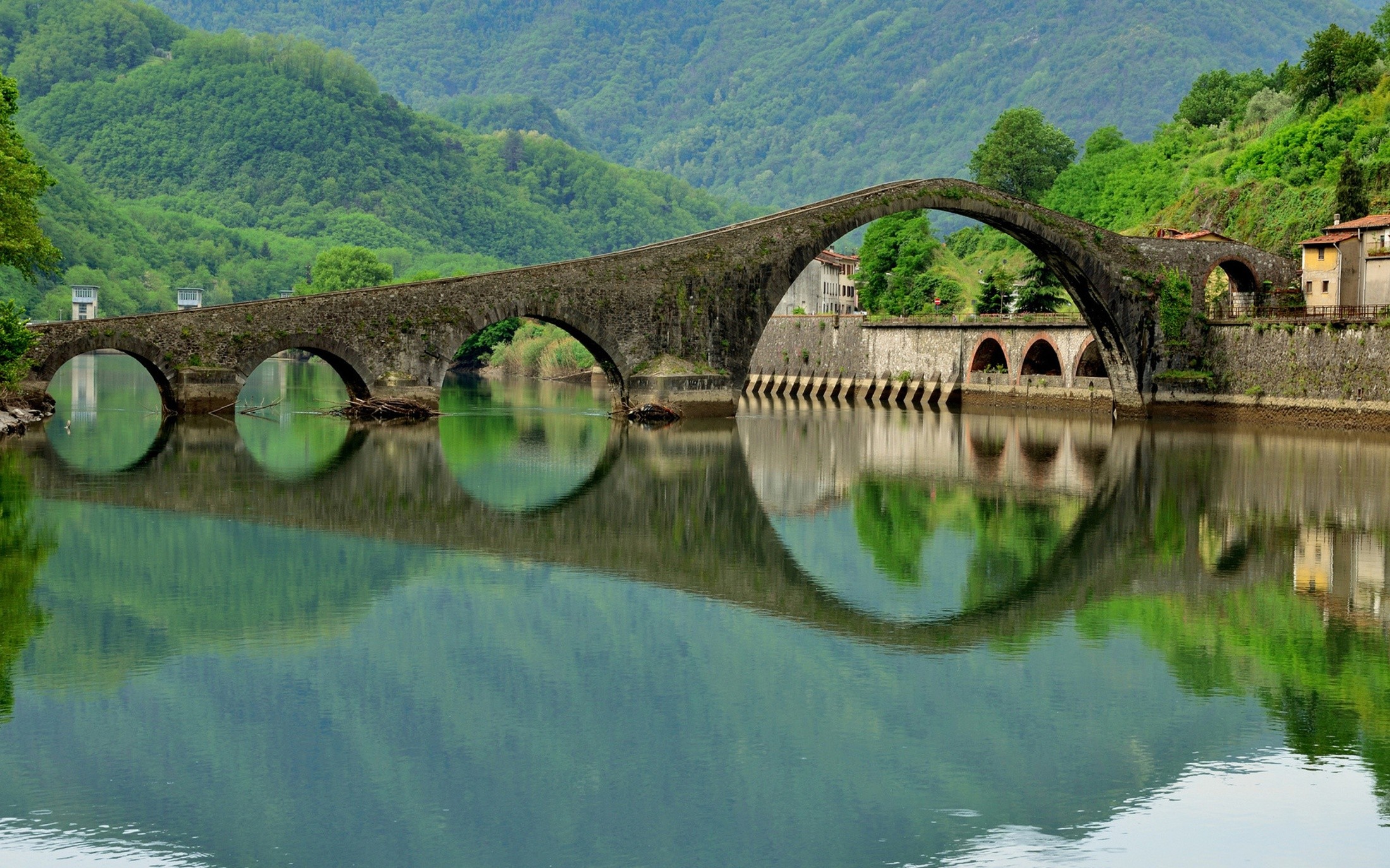 General 2200x1375 river arch bridge old bridge Italy outdoors reflection calm waters