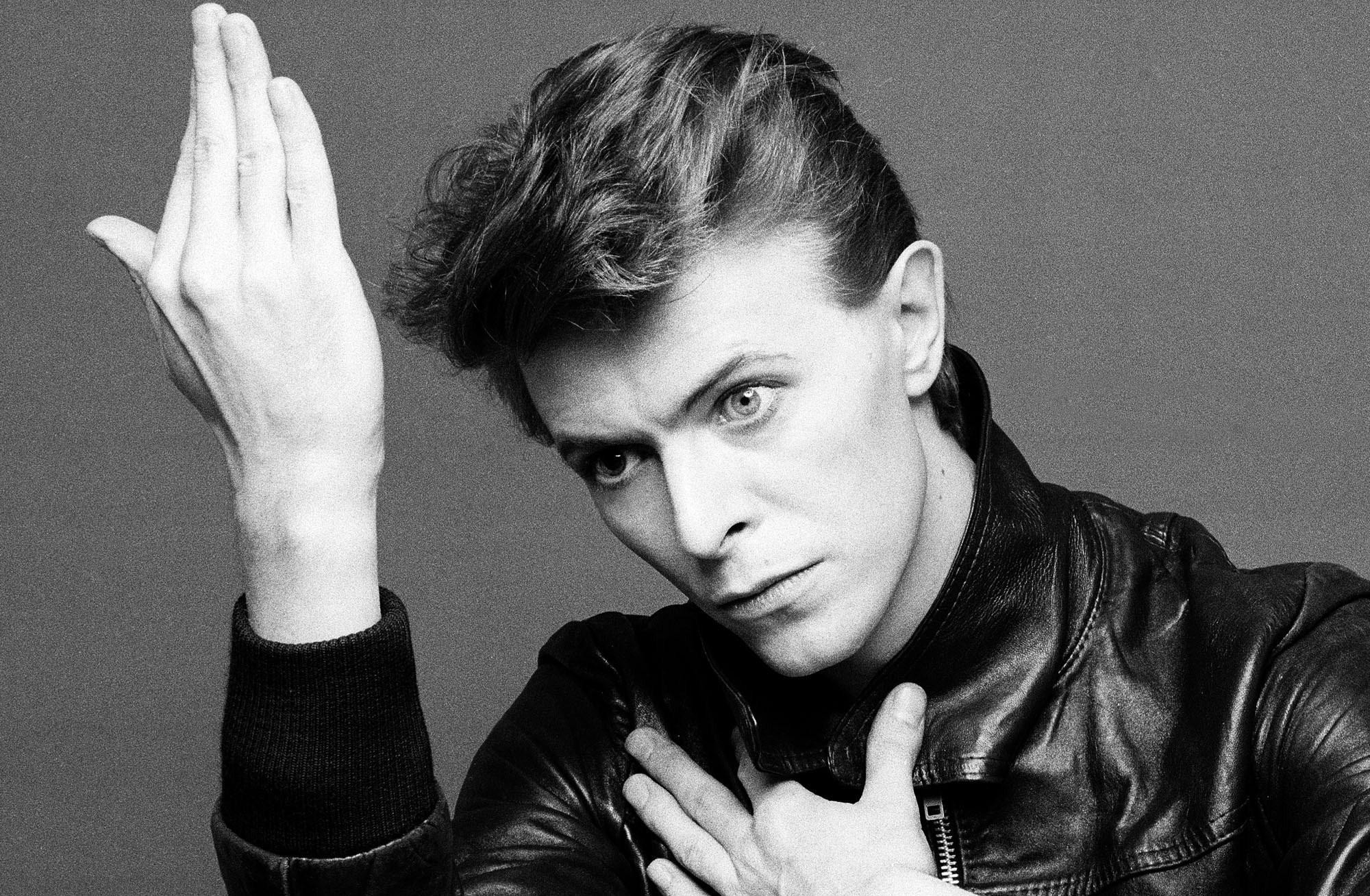 People 2000x1308 David Bowie musician monochrome men deceased