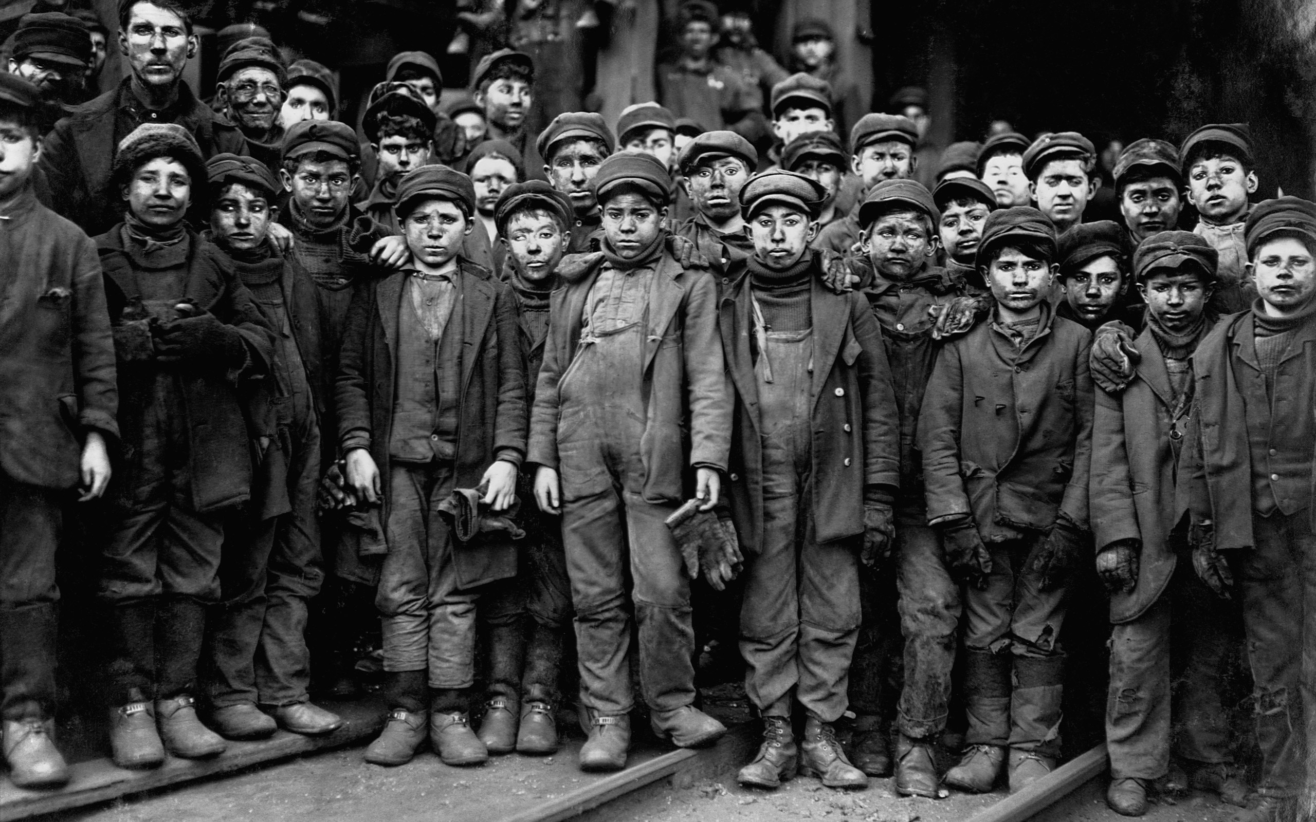 People 2560x1600 children history workers monochrome Pennsylvania Coal mine