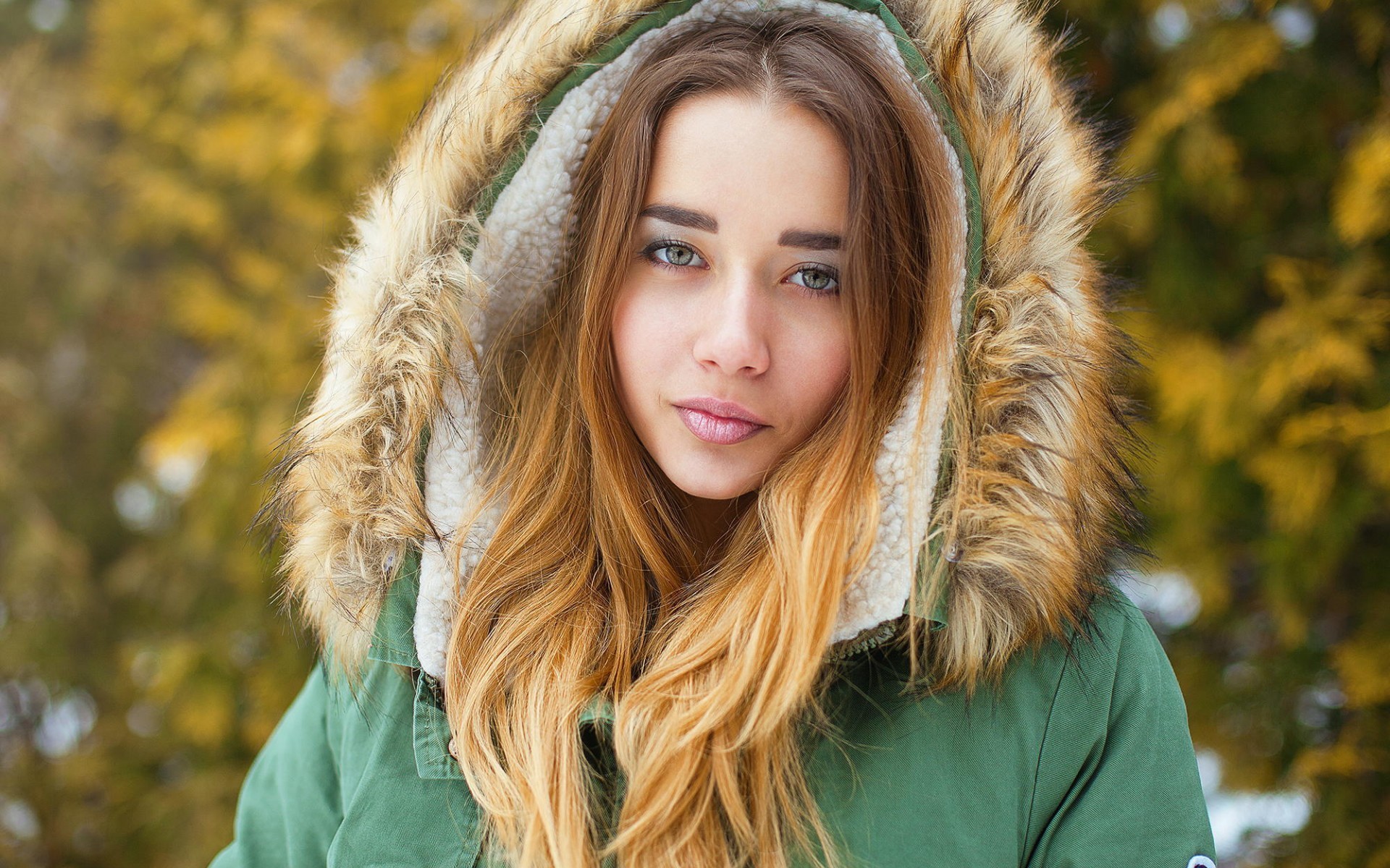 People 1920x1200 women brunette ombre hair hoods looking at viewer green coat  portrait jacket green jacket coats closed mouth women outdoors outdoors long hair hooded jacket