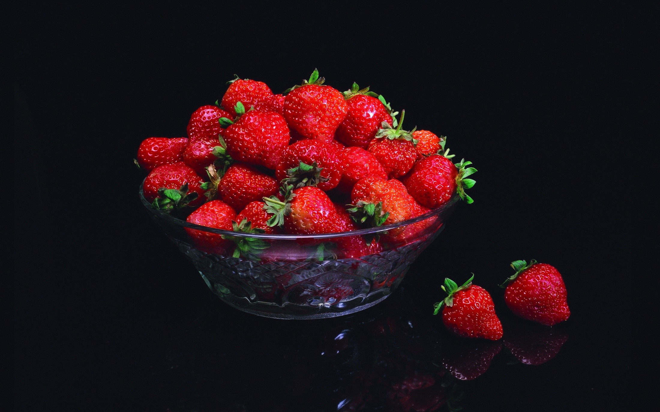 General 2200x1375 strawberries red food berries fruit bowls black background simple background