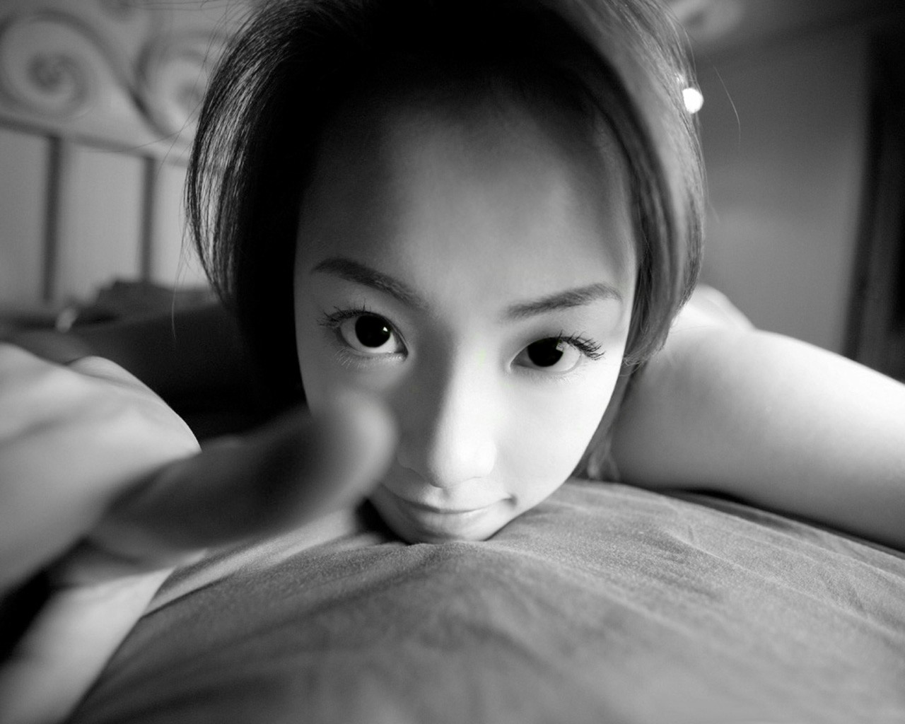 People 1280x1024 Asian monochrome face women model women indoors in bed bed looking at viewer fingers