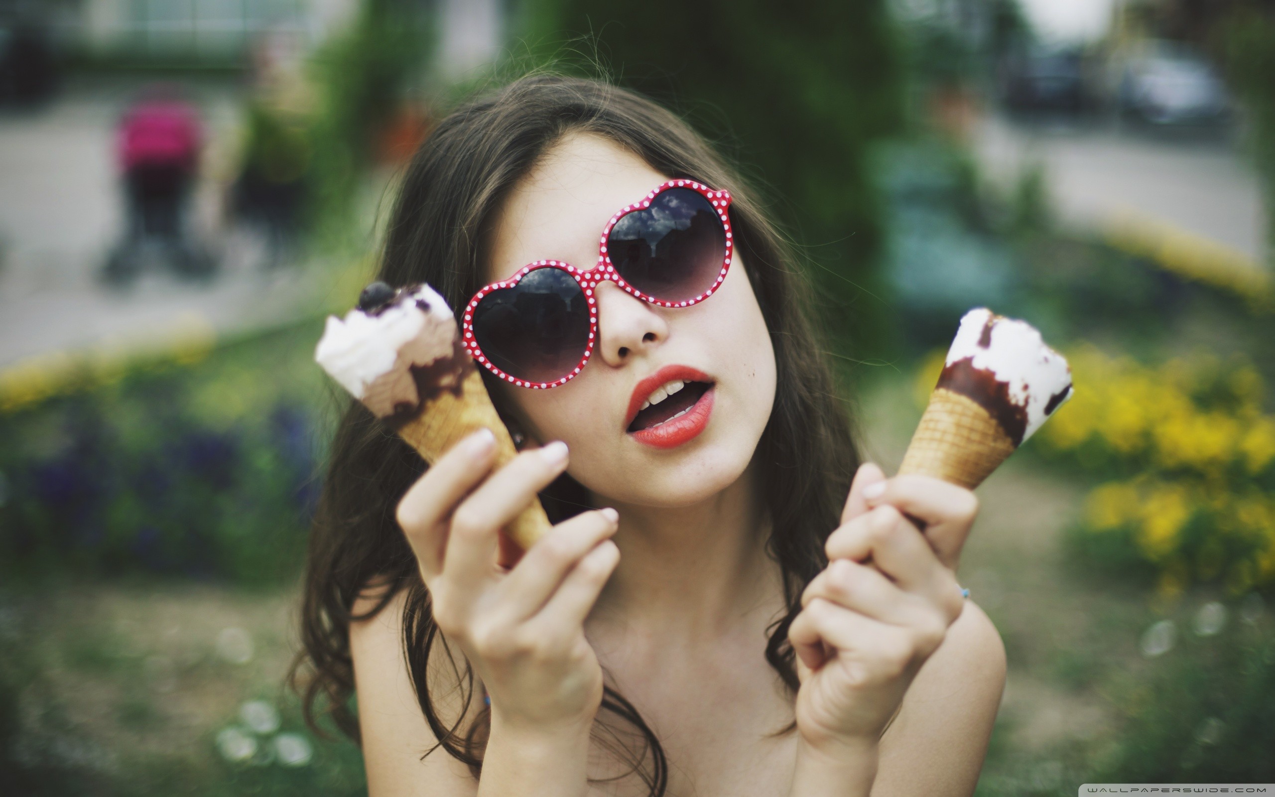 People 2560x1600 brunette women ice cream red lipstick model women with glasses food sweets women with shades sunglasses open mouth urban women outdoors outdoors heart sunglasses closeup watermarked