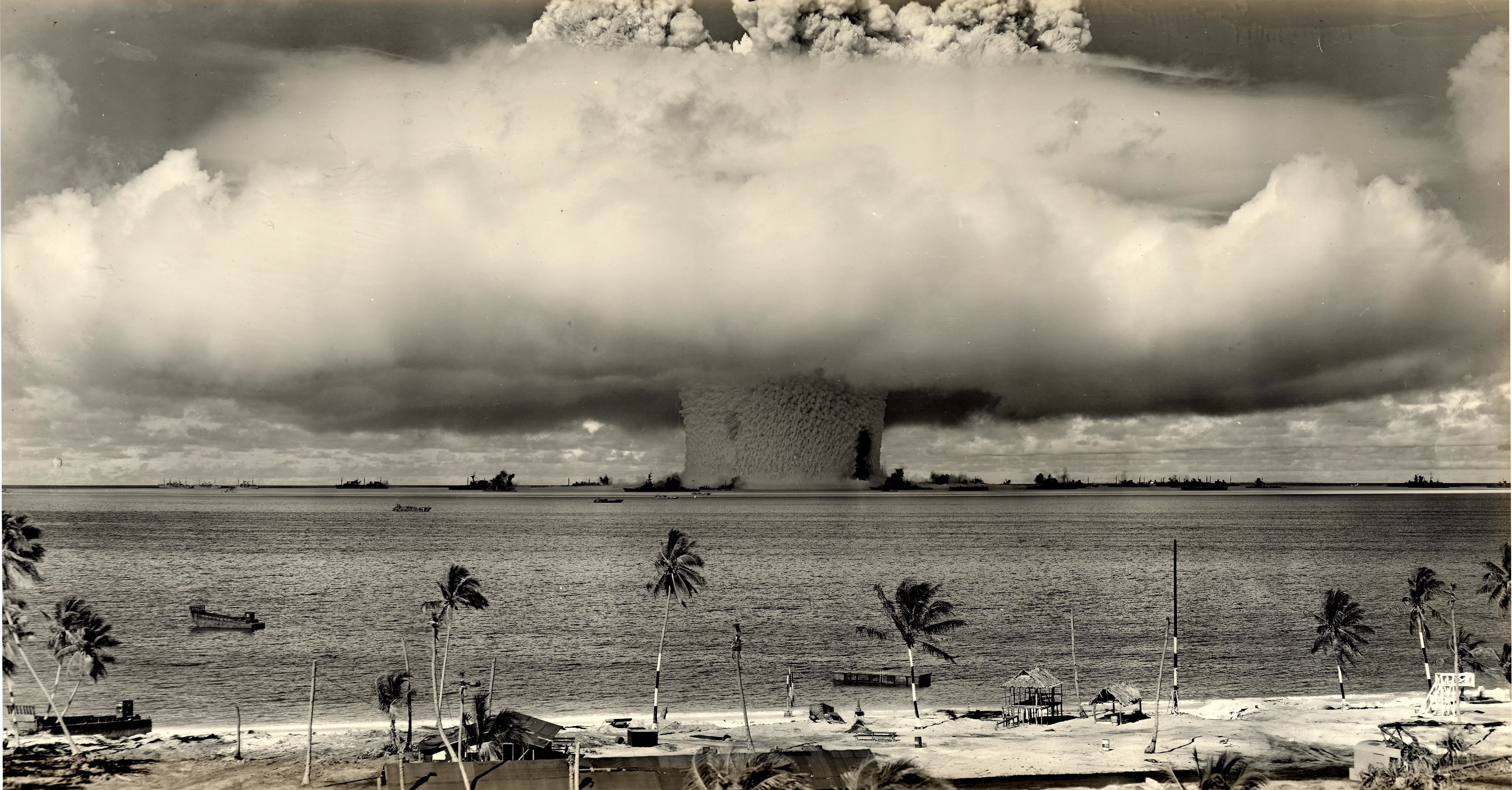 General 5160x2696 military nuclear atomic bomb Bikini Atoll mushroom clouds sepia explosion bombs