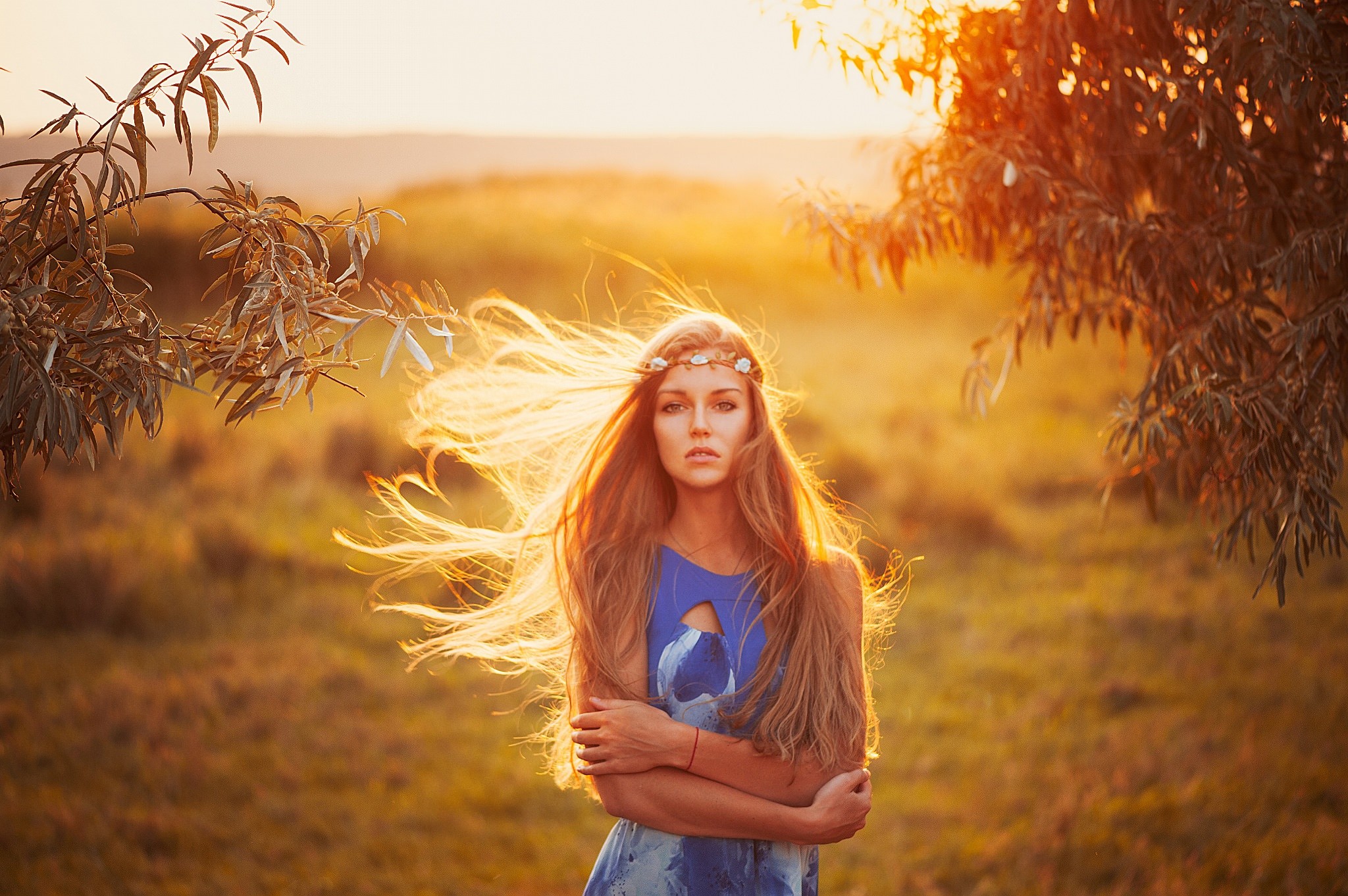 People 2048x1362 women blonde face portrait women outdoors long hair looking at viewer arms crossed windy Ann Nevreva frontal view standing