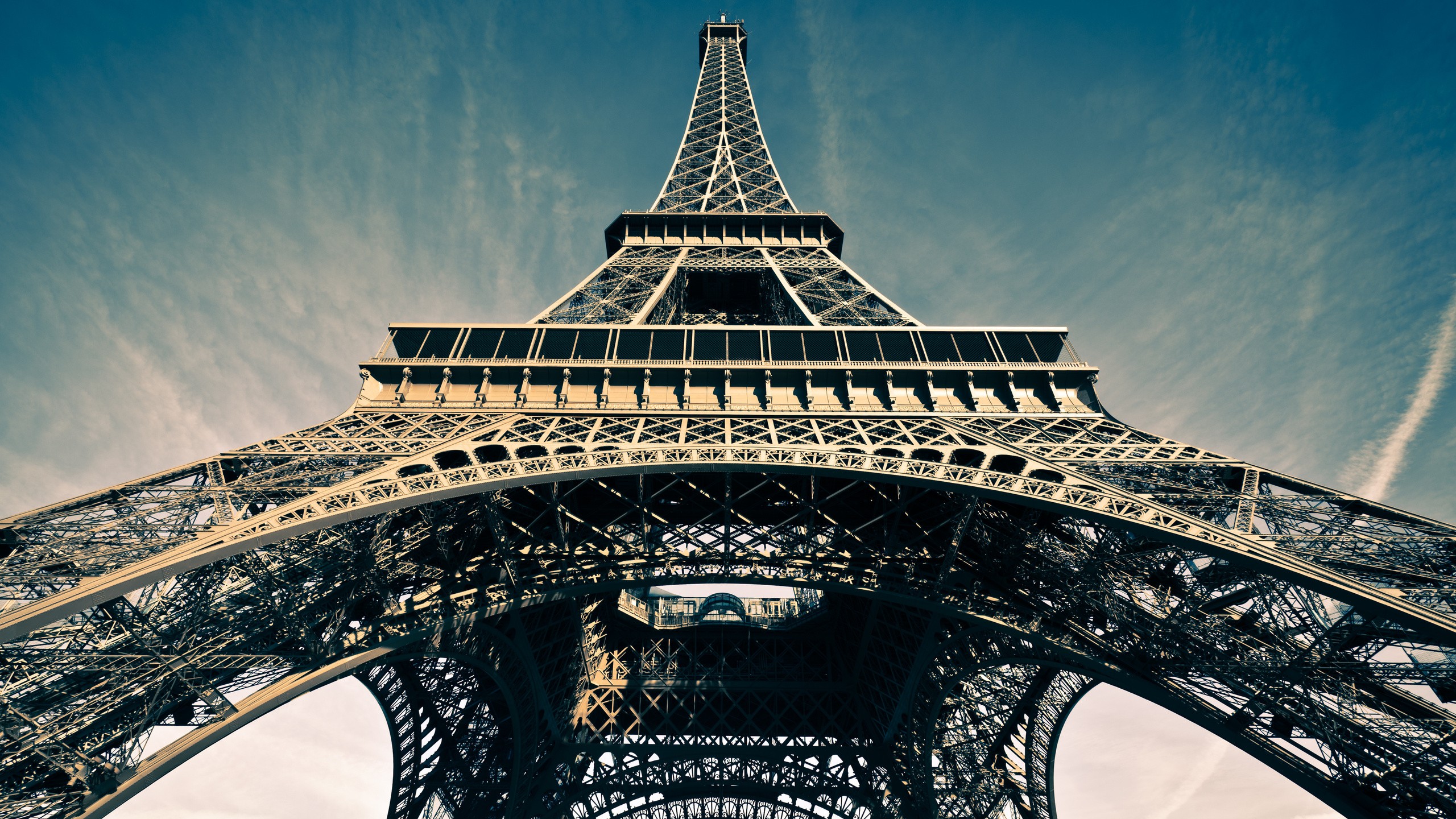 General 2560x1440 Eiffel Tower Paris sky low-angle landmark France