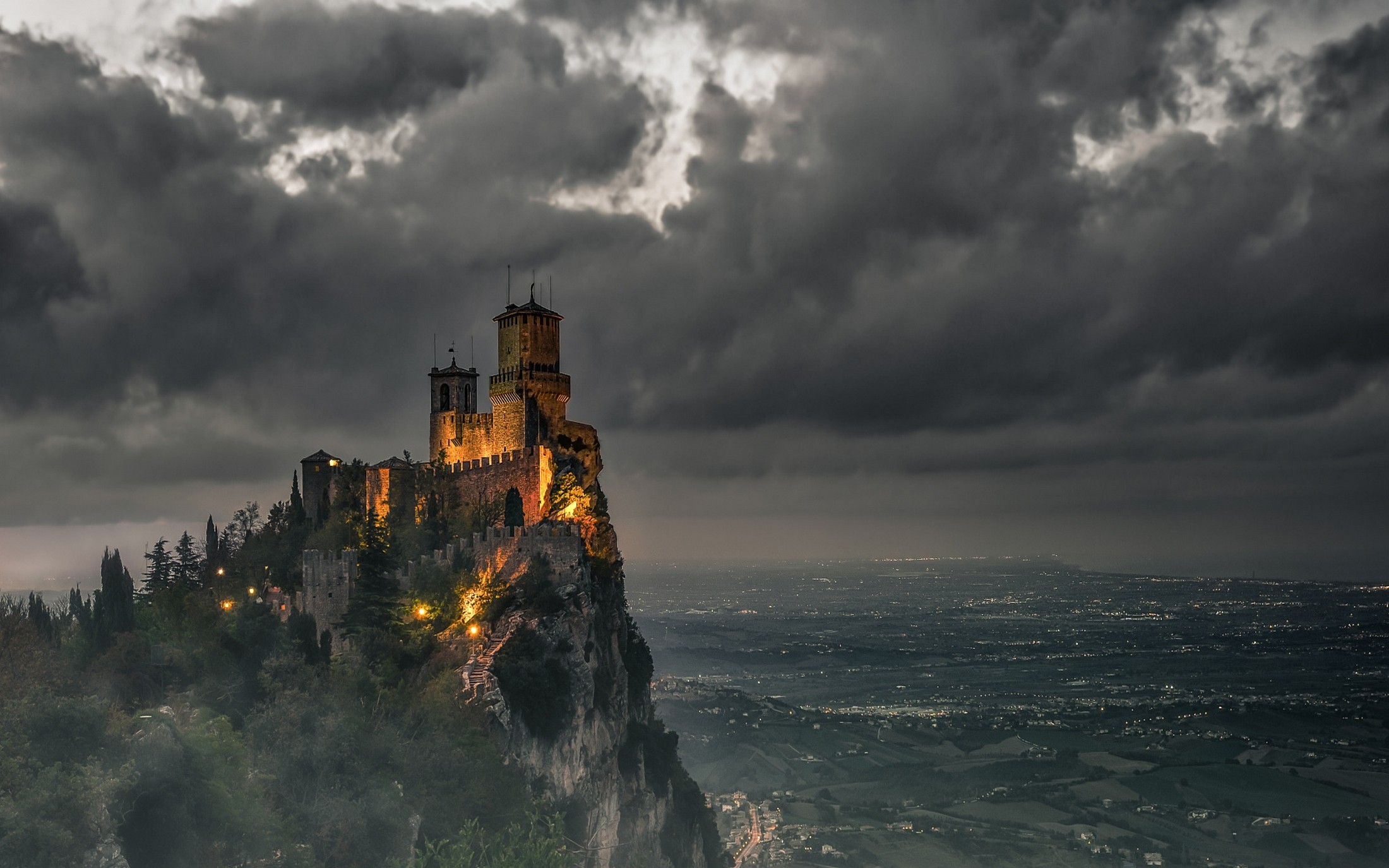 General 2200x1375 landscape castle clouds valley sky mountains lights mist San Marino shrubs