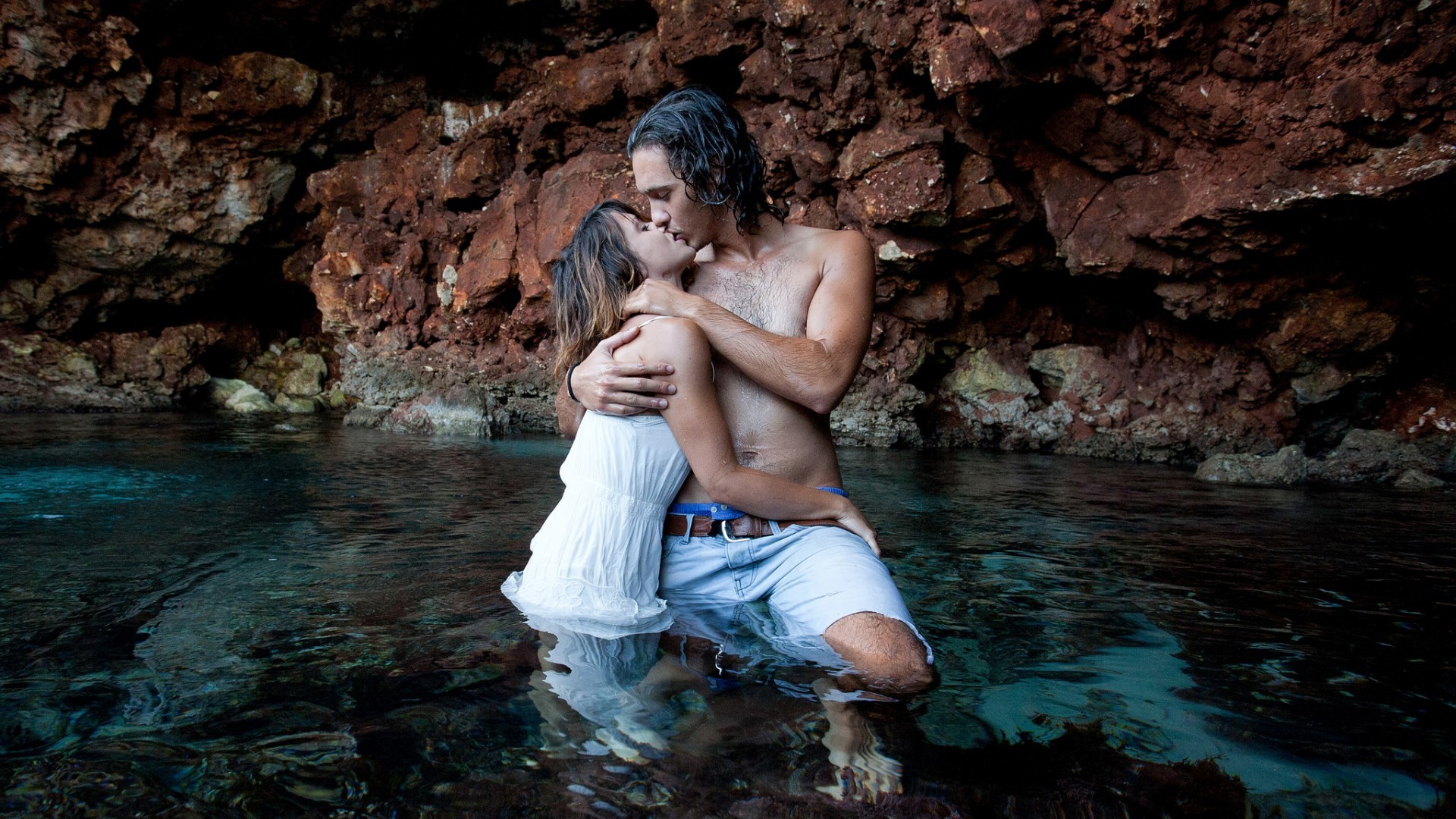 People 1920x1080 kissing lovers couple outdoors in water hugging men outdoors women outdoors water love men women