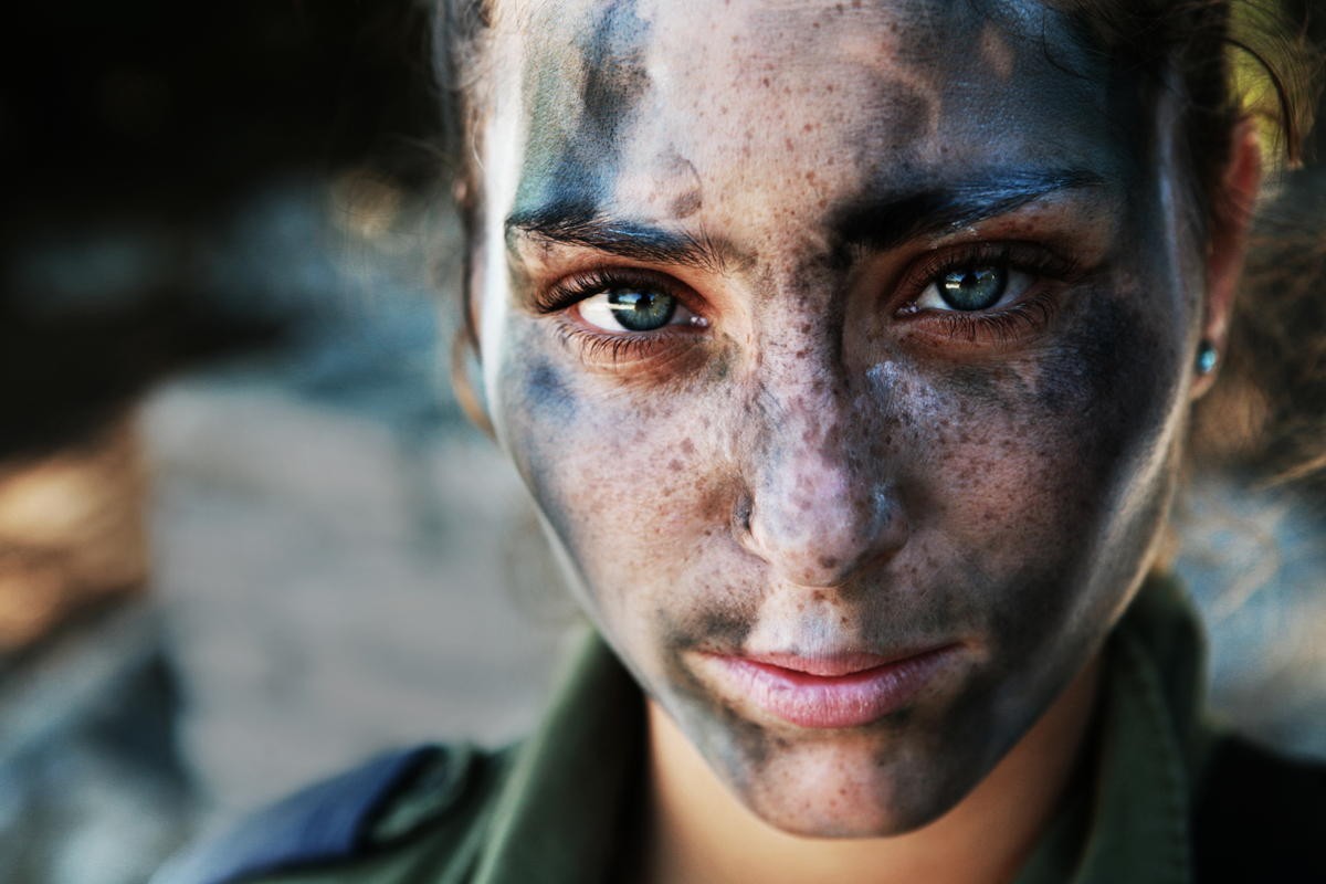 People 1200x800 women soldier face closeup camouflage looking at viewer military 500px